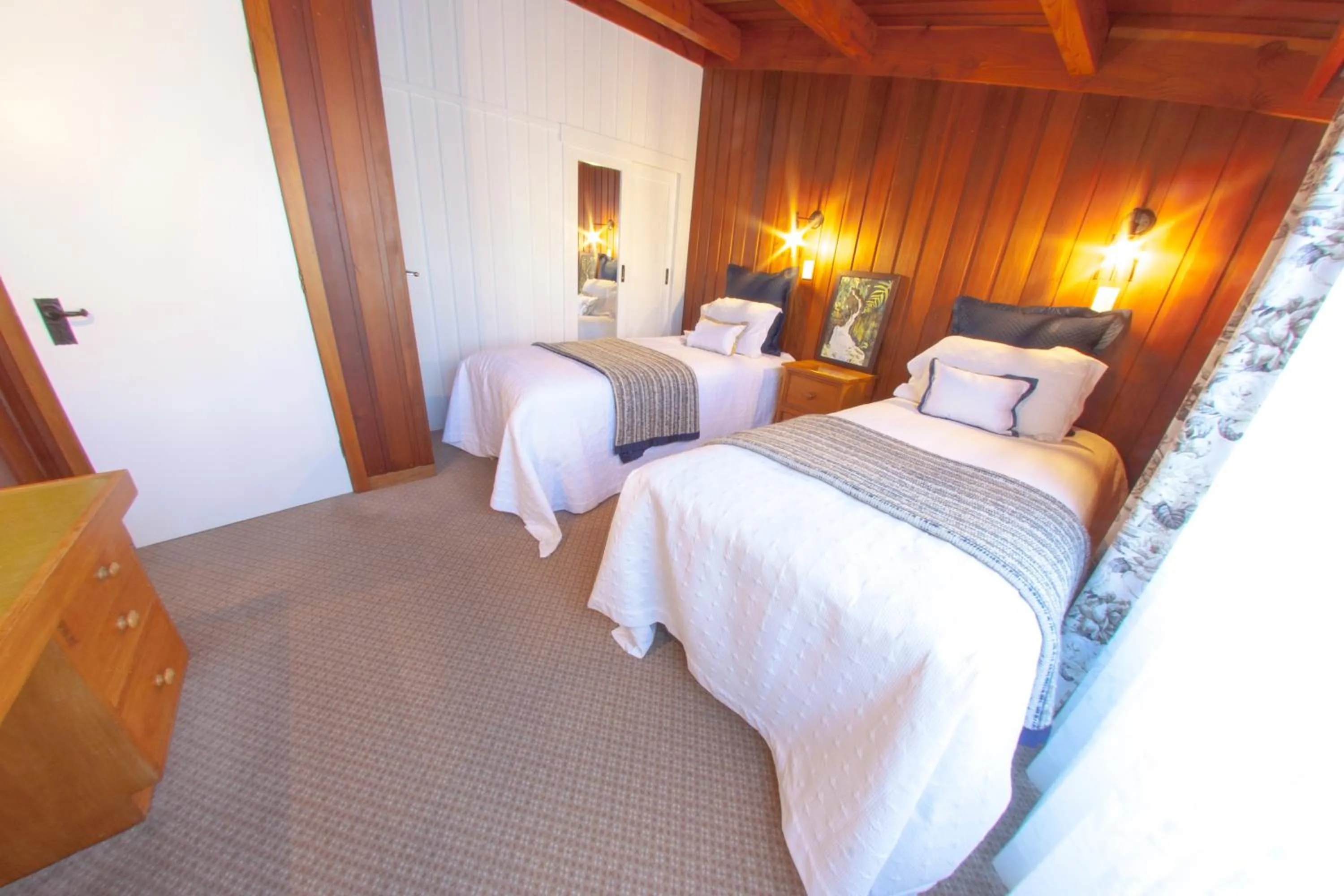 Bedroom, Bed in Okoroire Hot Springs Hotel