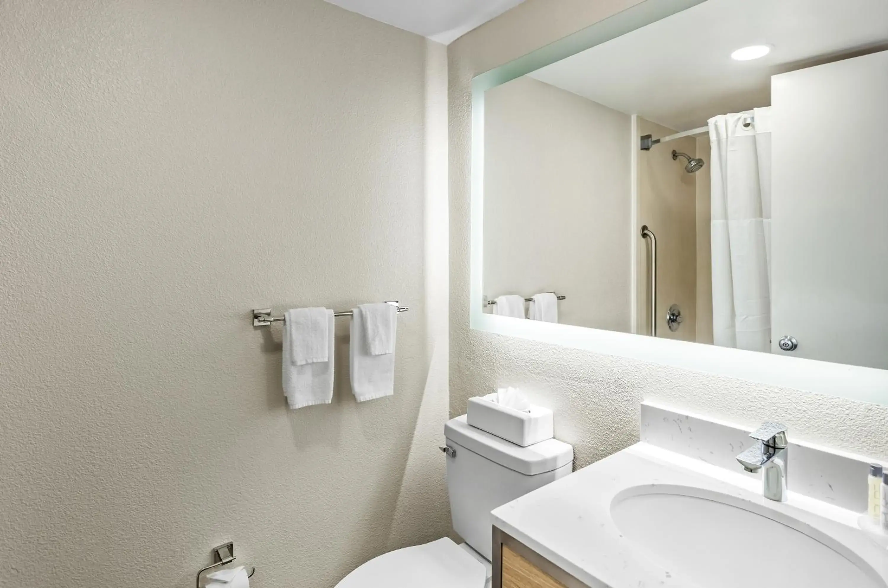 Suburban Studios Charleston - Civic Center Suburban Studios Charleston - Civic Center