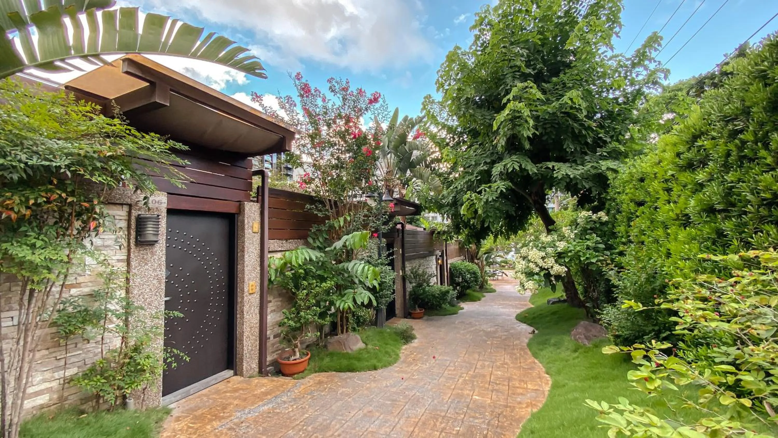 Facade/entrance in Yage Hotspring House