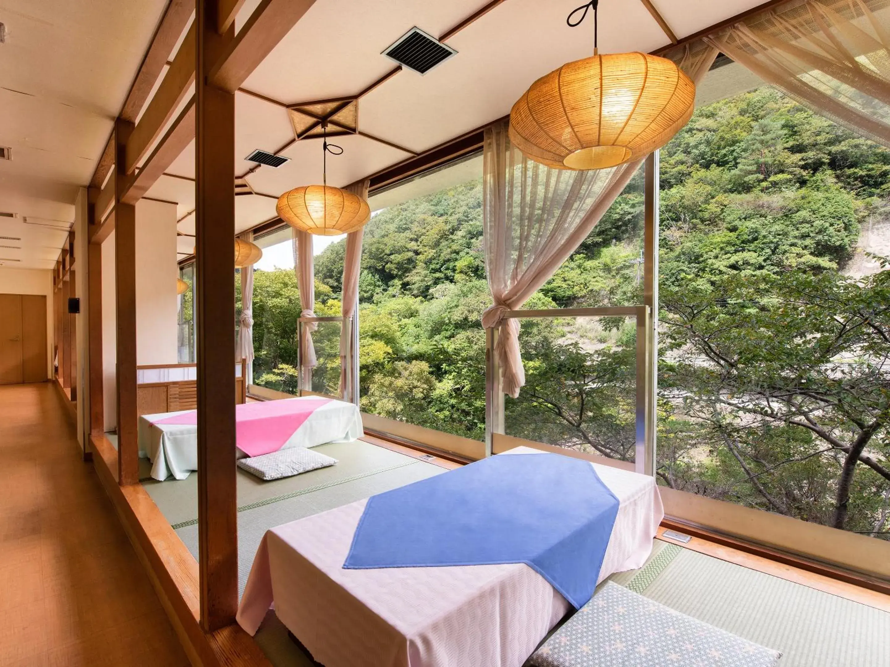 Restaurant/places to eat, Bed in Shin Kabakawa Kanko Hotel Restaurant/places to eat, Bed in Shin Kabakawa Kanko Hotel