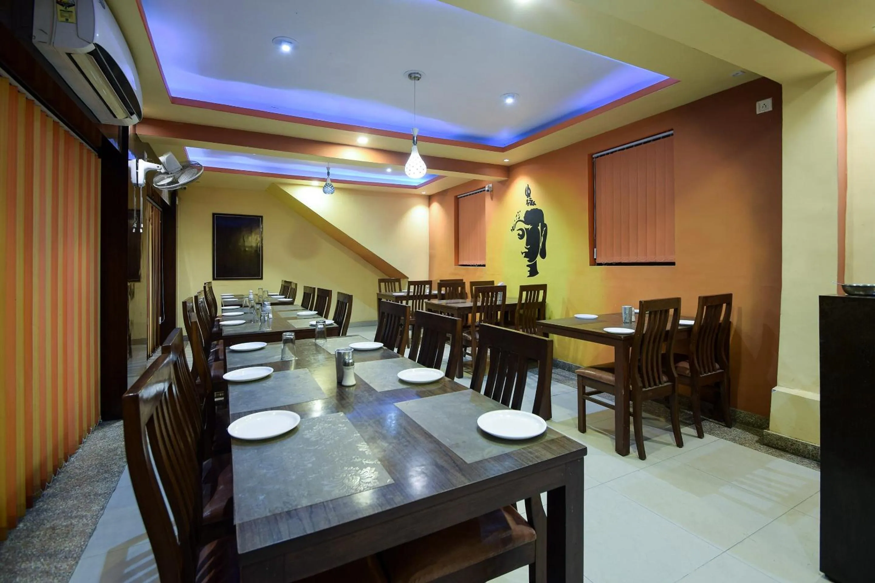 Restaurant/places to eat in FabHotel Royal Icon