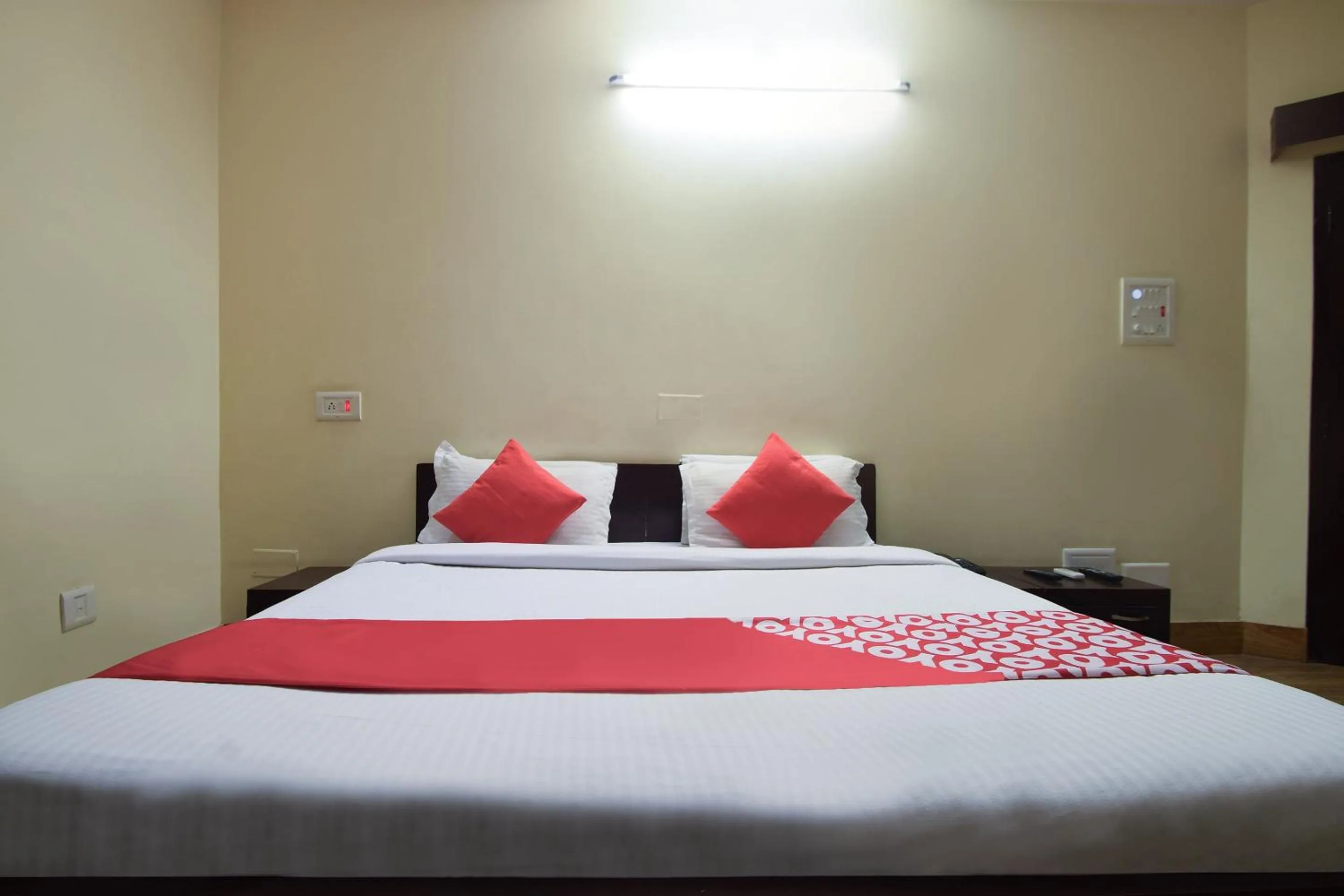 Bedroom, Bed in FabHotel Royal Icon