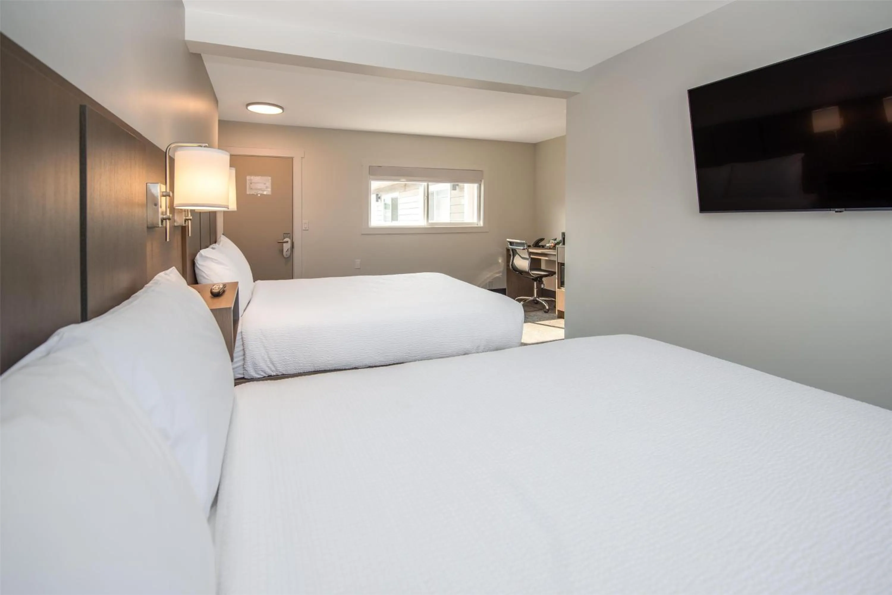 Standard Queen Room in Coast Penticton Hotel
