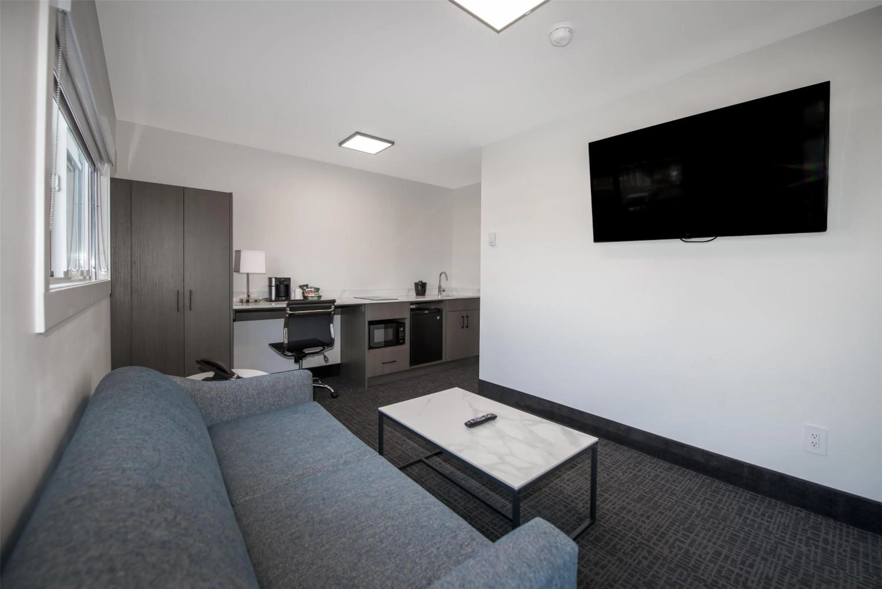 Deluxe King Studio in Coast Penticton Hotel