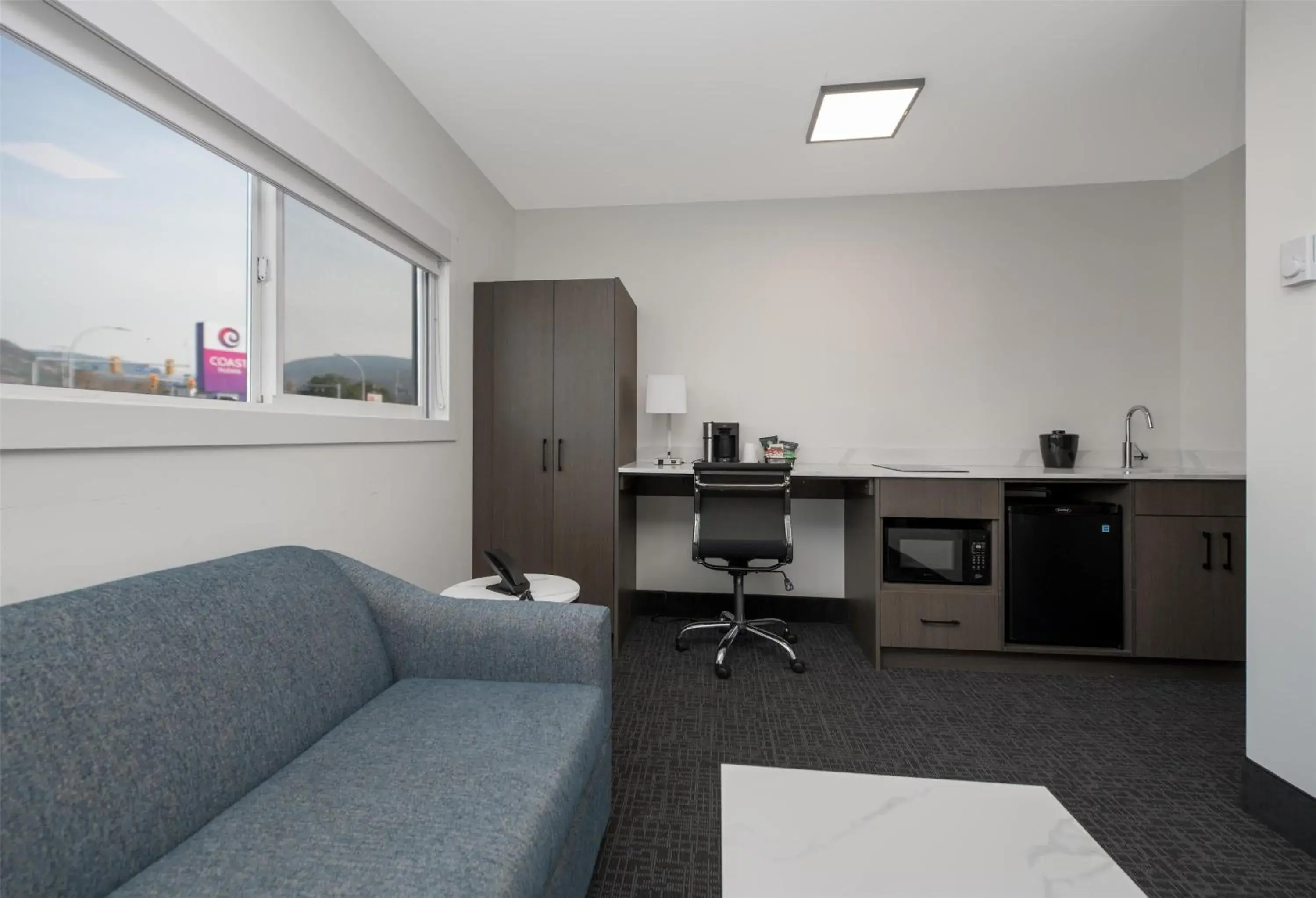 One-Bedroom Suite in Coast Penticton Hotel One-Bedroom Suite in Coast Penticton Hotel