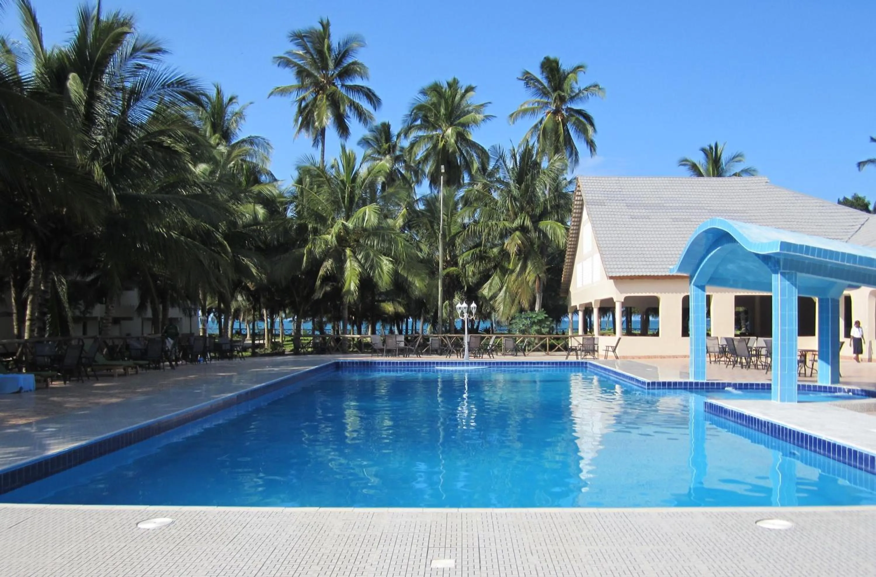 Swimming pool in Oceanic Bay Hotel & Resort