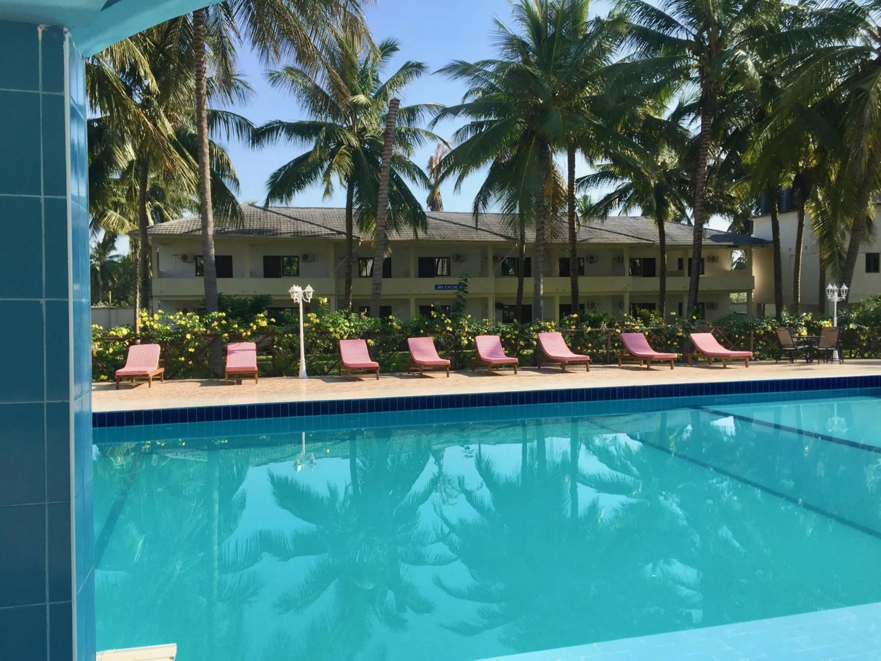 Swimming pool in Oceanic Bay Hotel & Resort