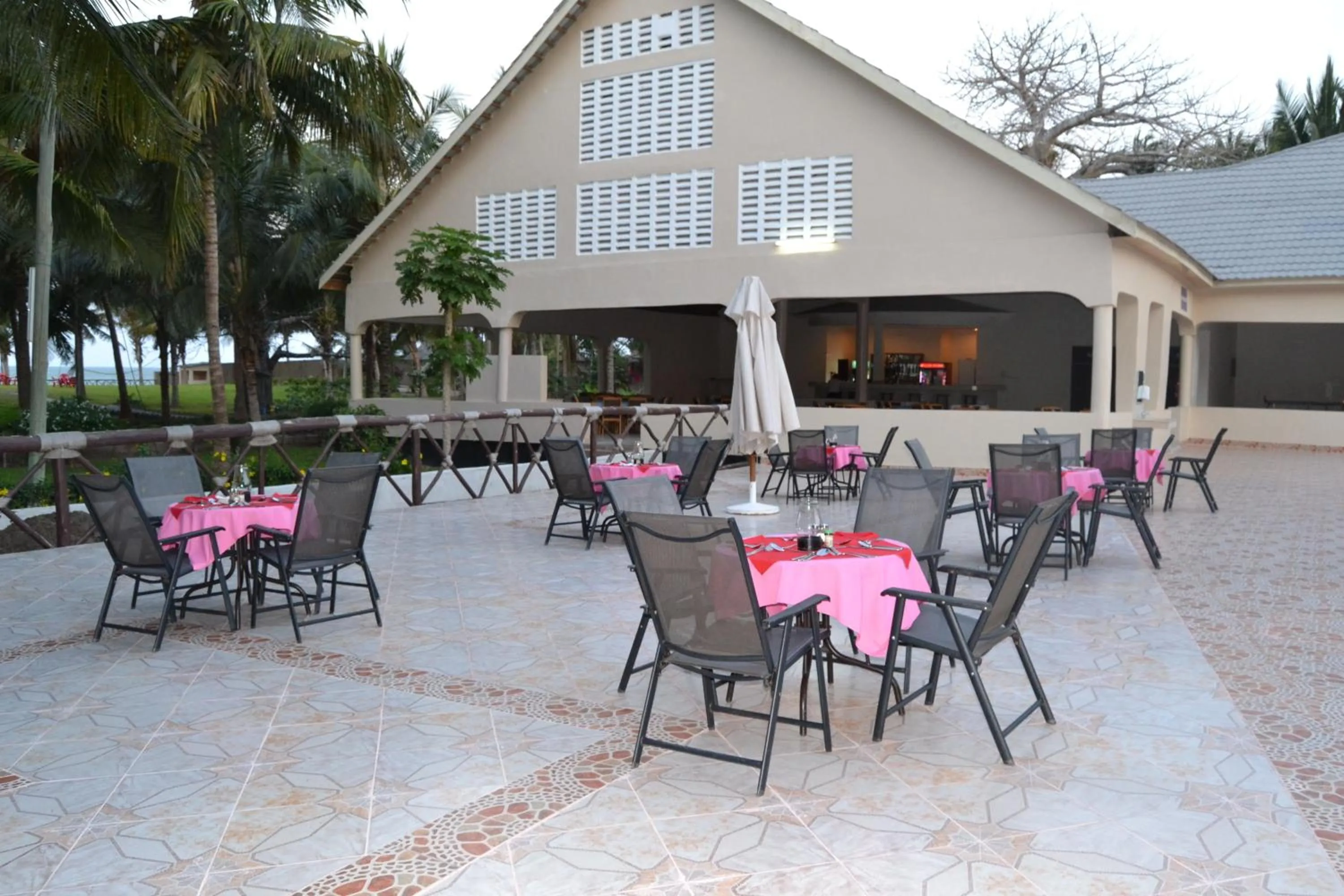 Restaurant/places to eat in Oceanic Bay Hotel & Resort