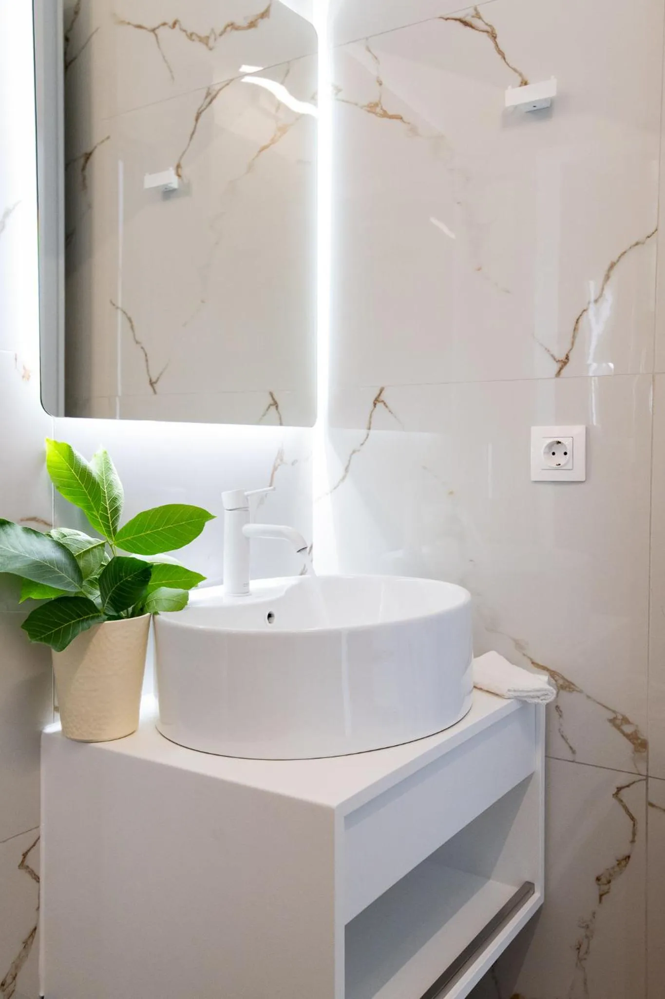 Bathroom in The Well Lichnos