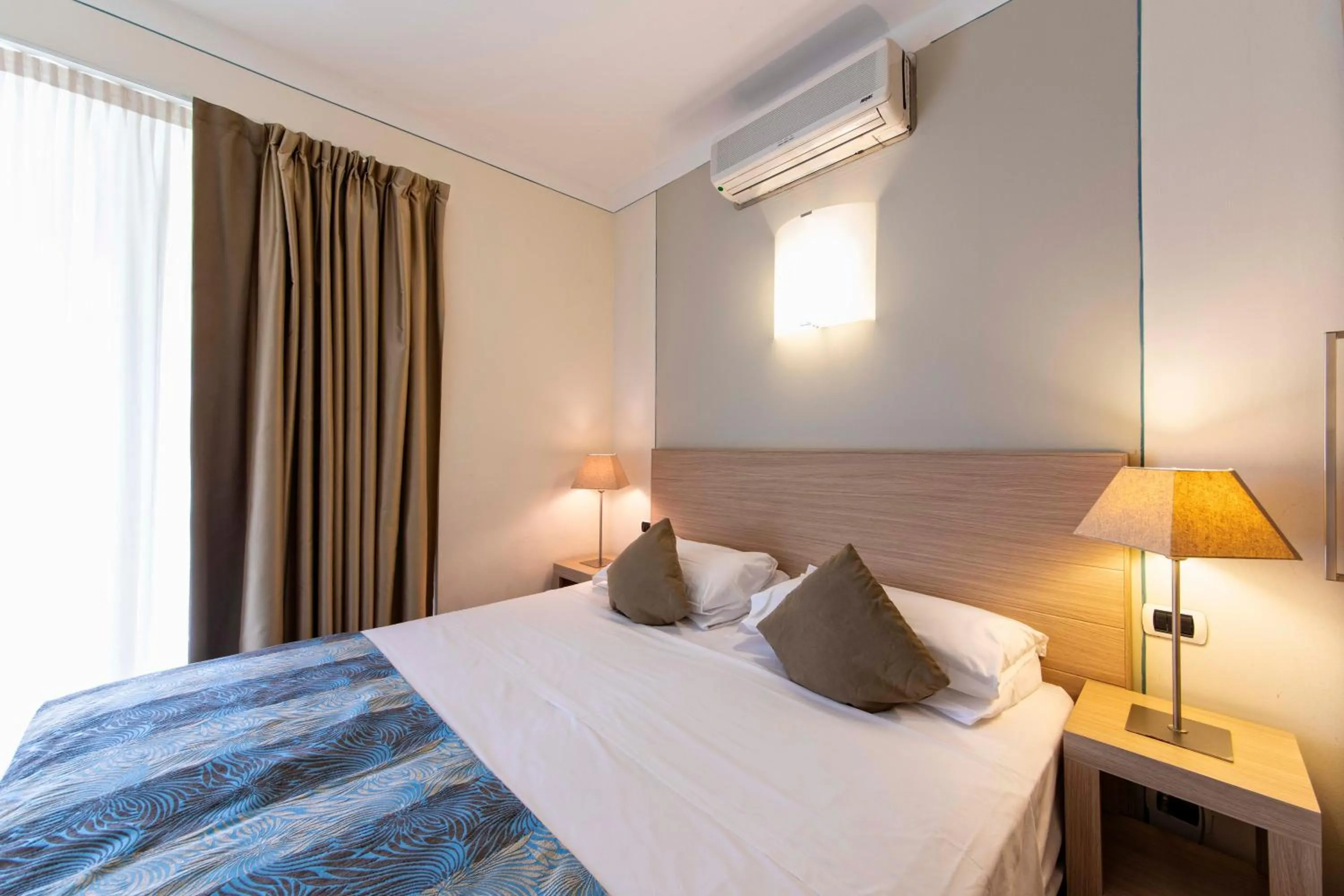 Photo of the whole room in Lake Garda Resort