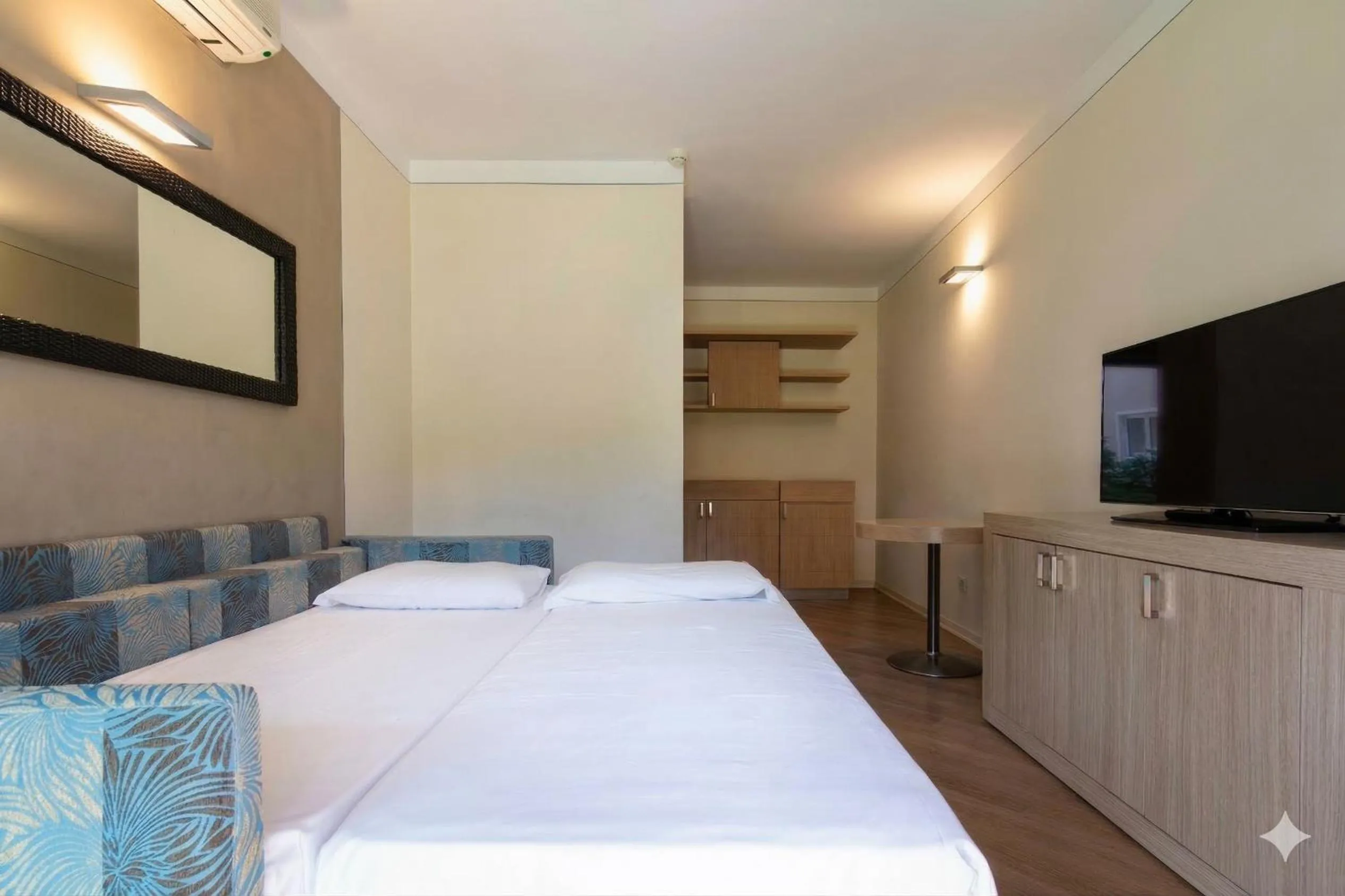 TV and multimedia, Bed in Lake Garda Resort