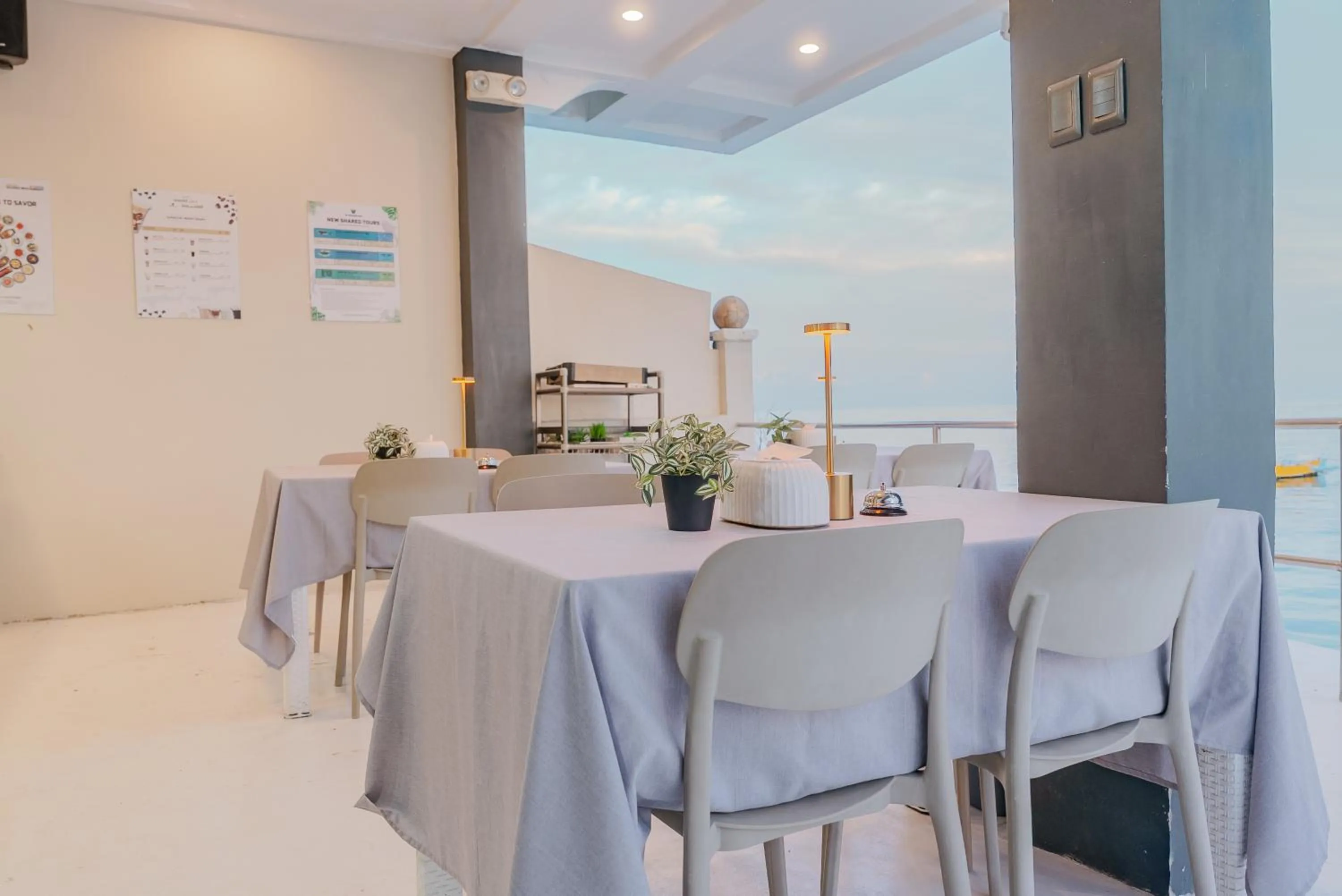 Restaurant/places to eat in GT Seaside Inn