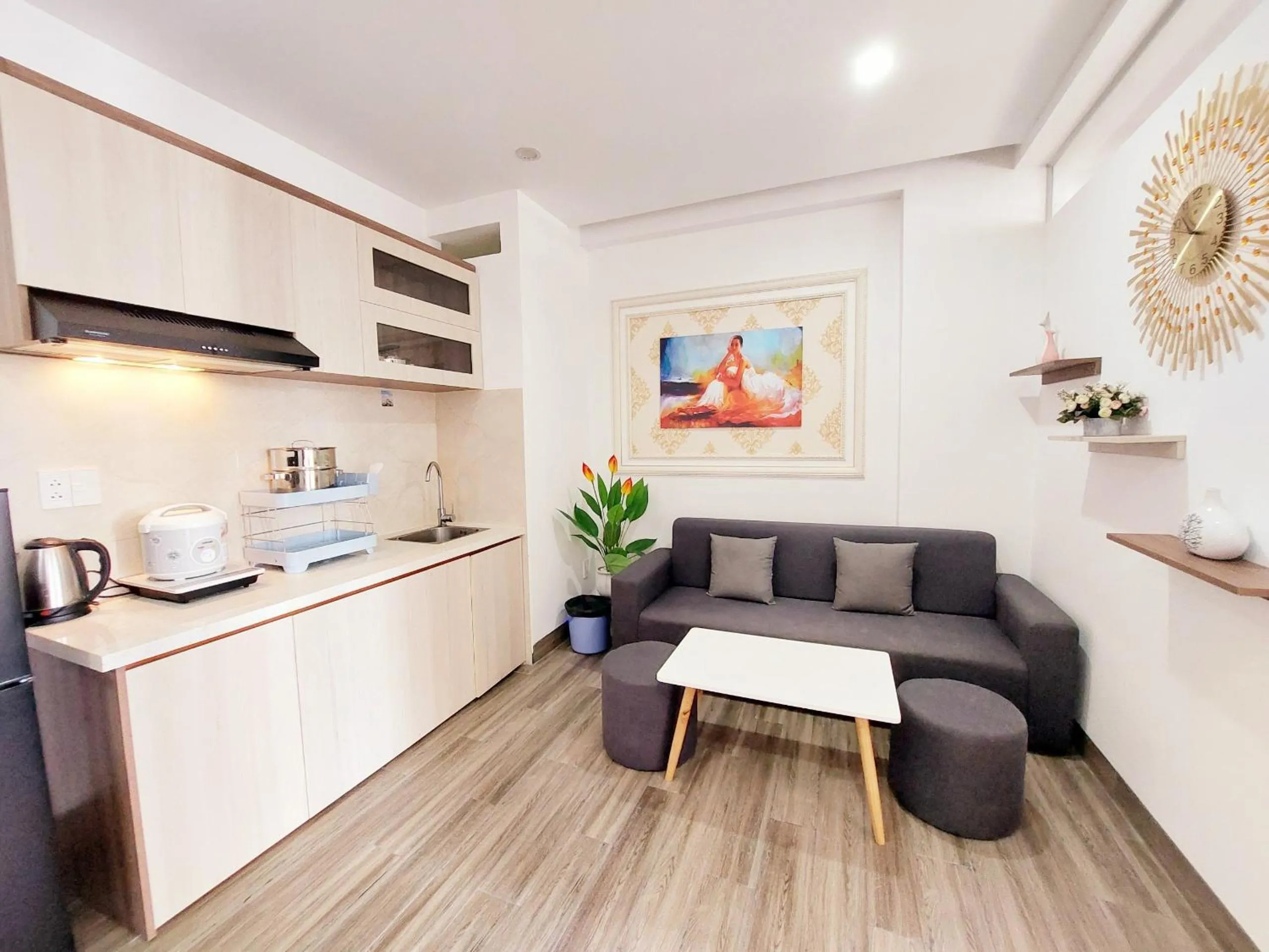 Kitchen or kitchenette in Lavender II Hotel