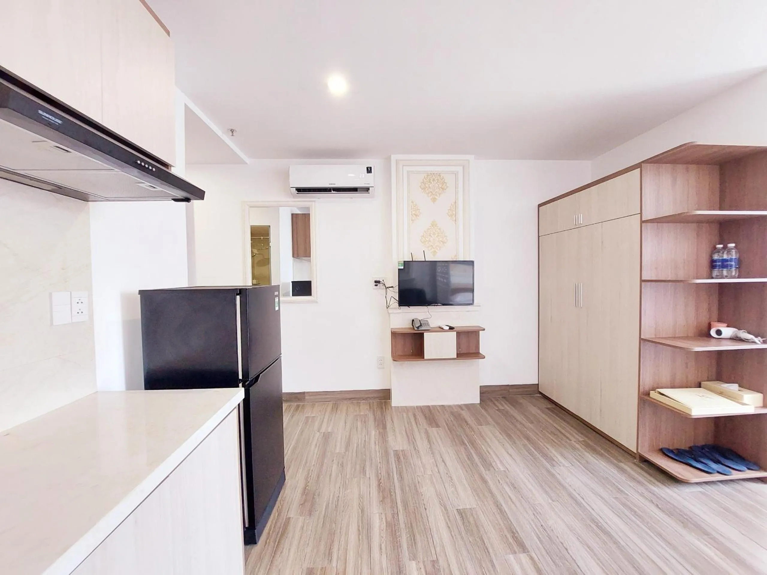 TV and multimedia in Lavender II Hotel