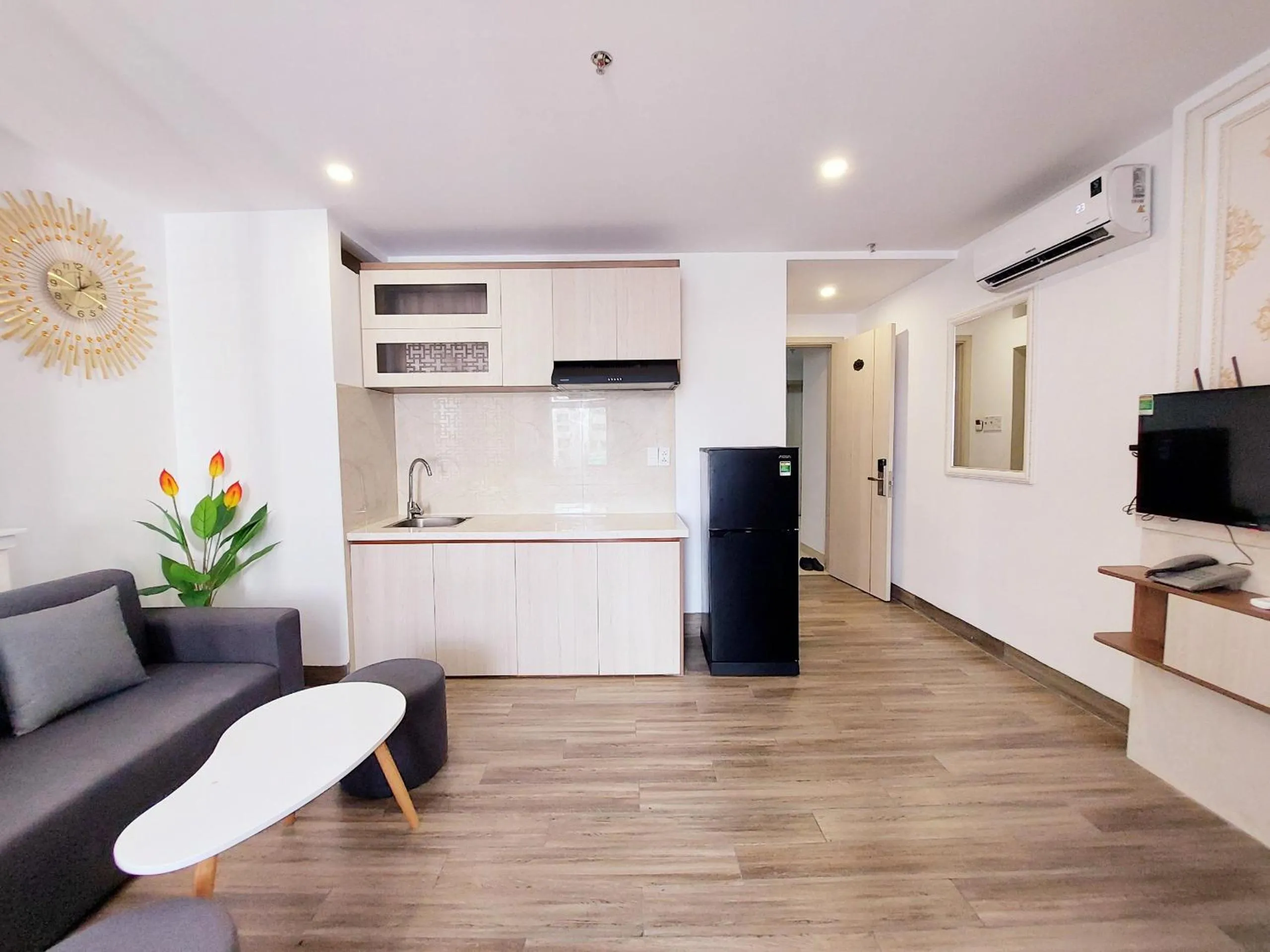 Kitchen or kitchenette in Lavender II Hotel