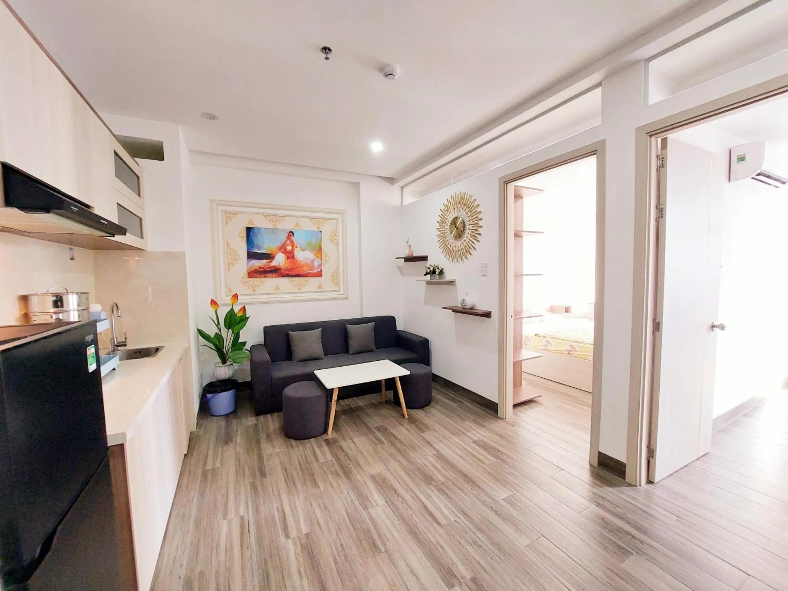 Kitchen or kitchenette in Lavender II Hotel