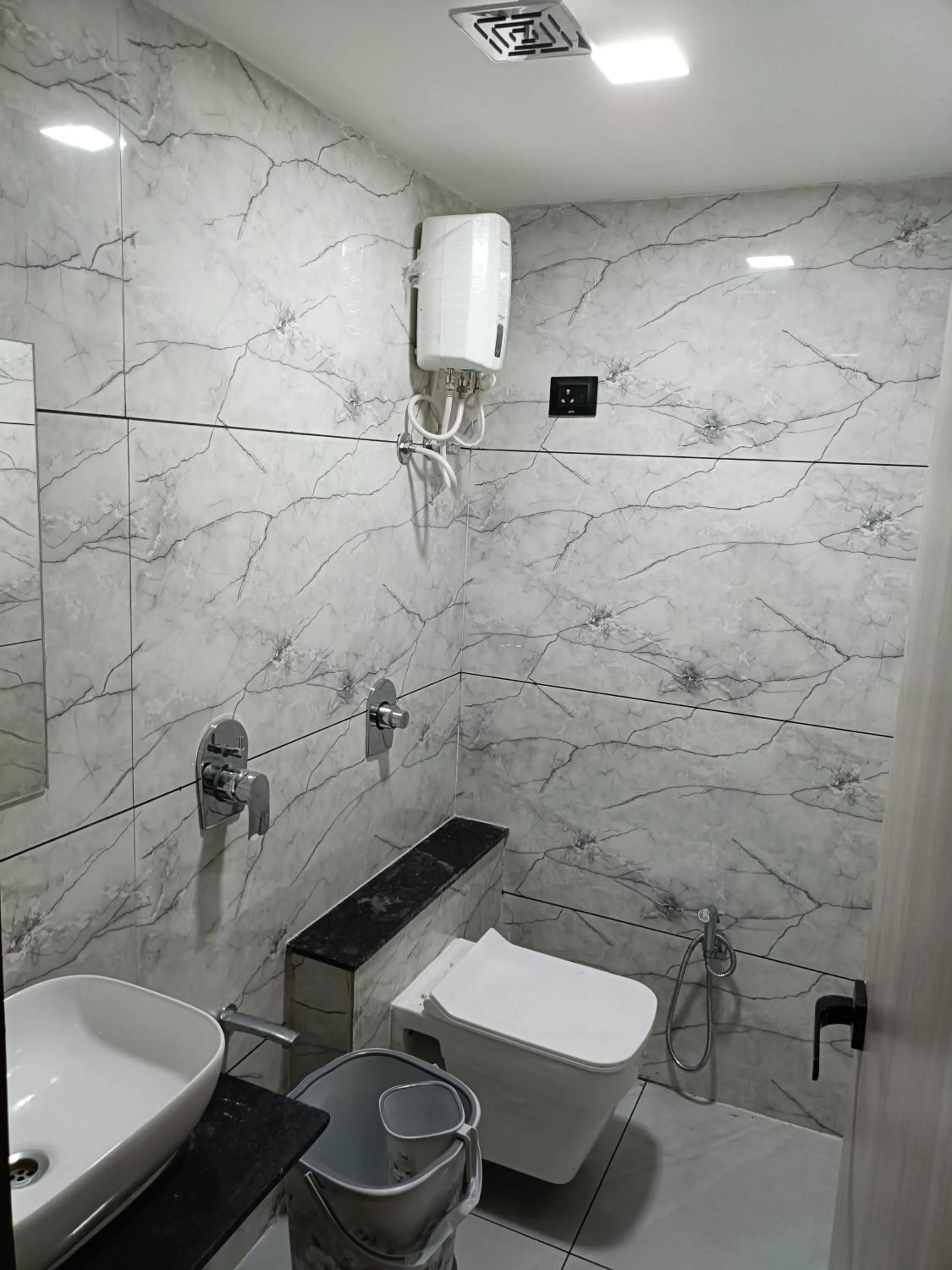 Shower in Hotel Sun PLaza