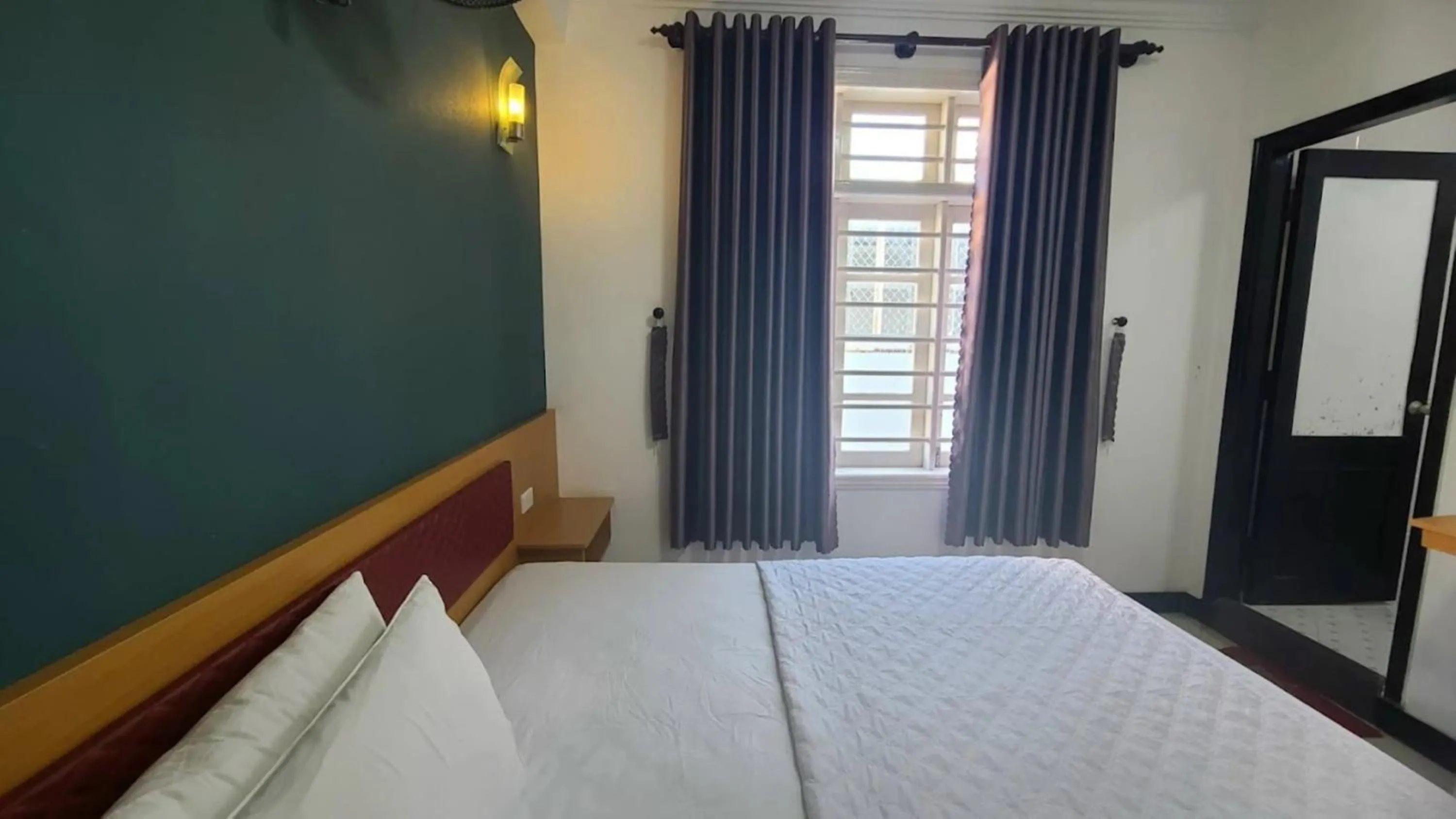 Bed in Minh Hà Hotel Hồ Chí Minh