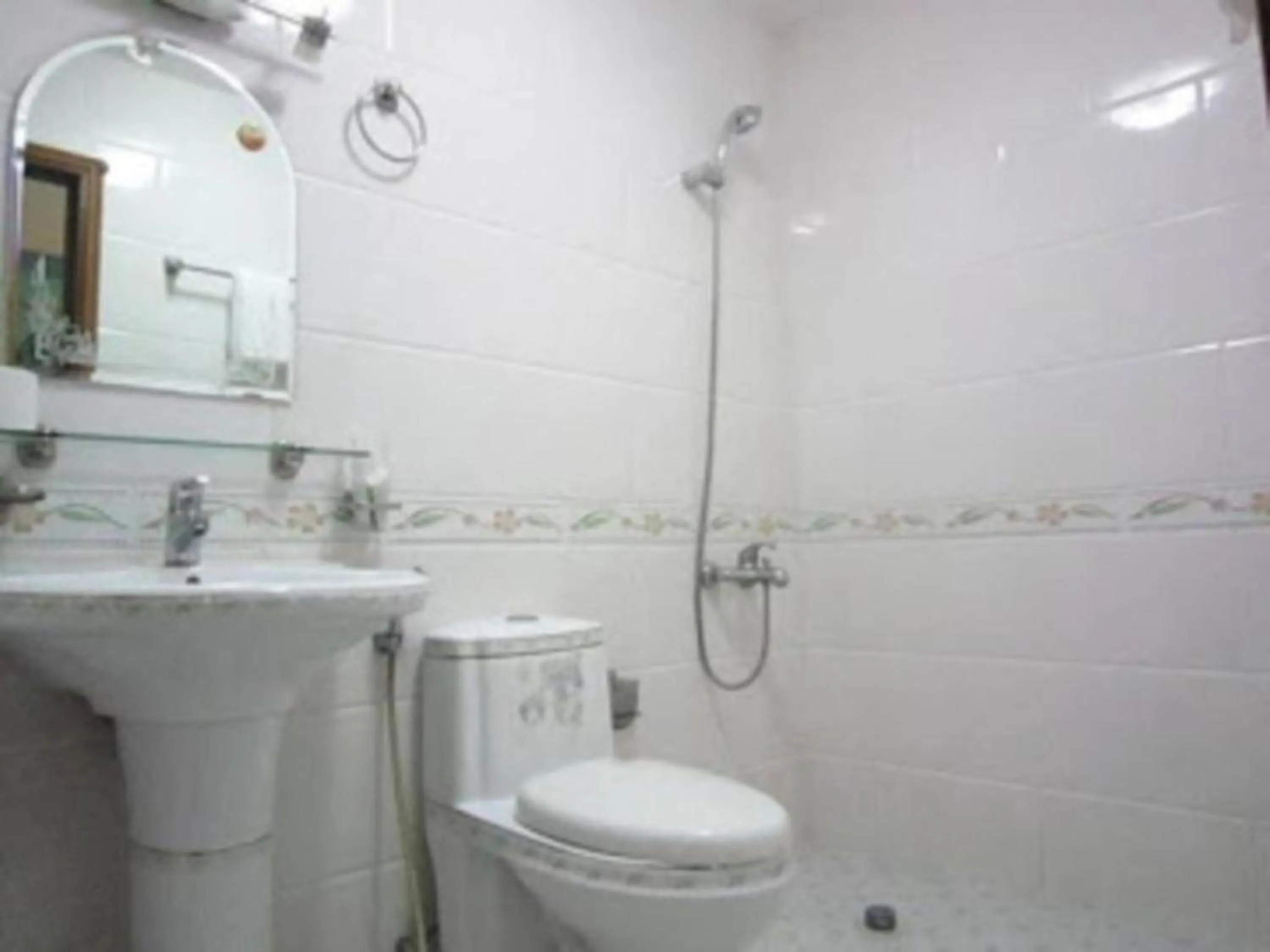 Shower in Minh Hà Hotel Hồ Chí Minh