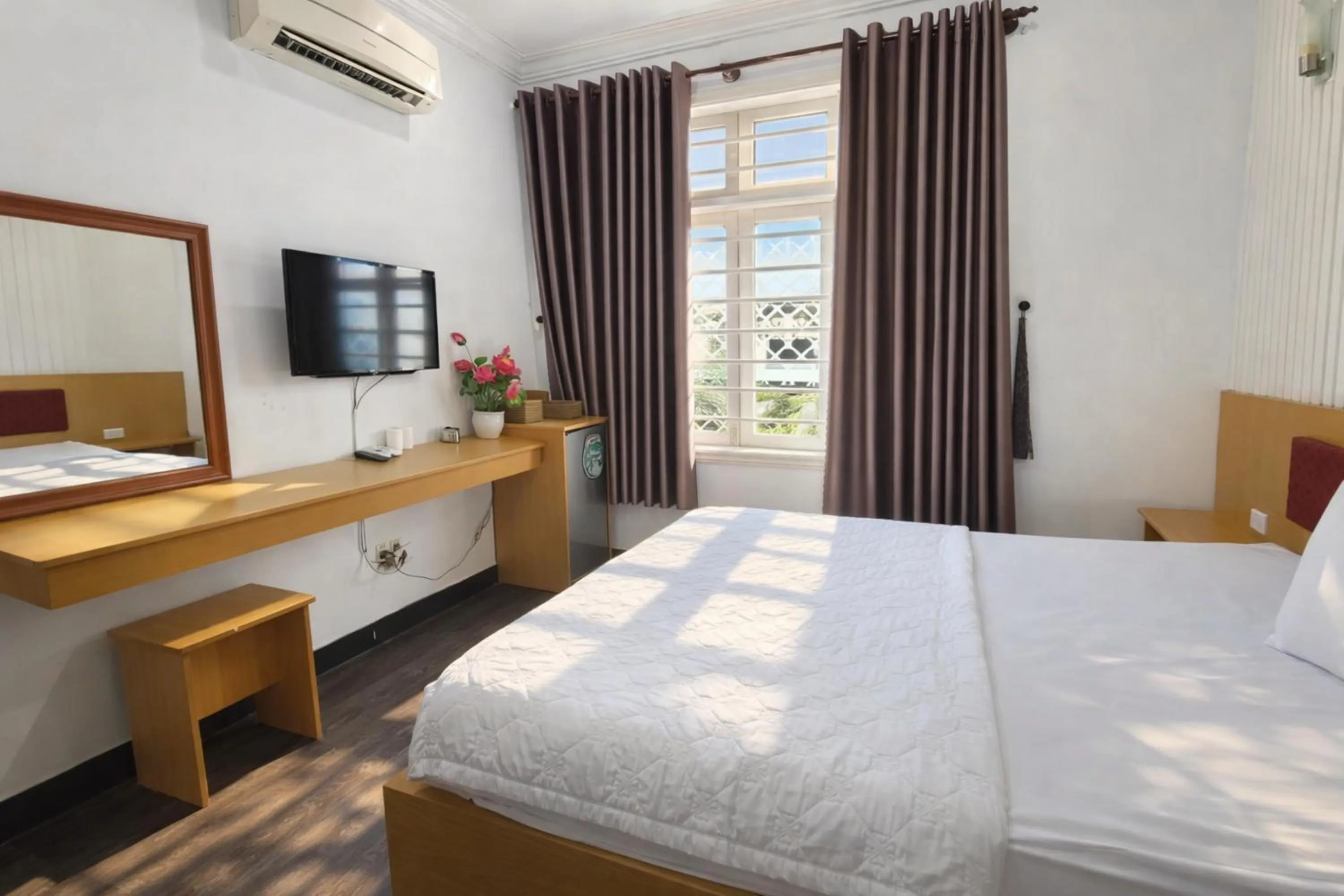 Photo of the whole room, Bed in Minh Hà Hotel Hồ Chí Minh