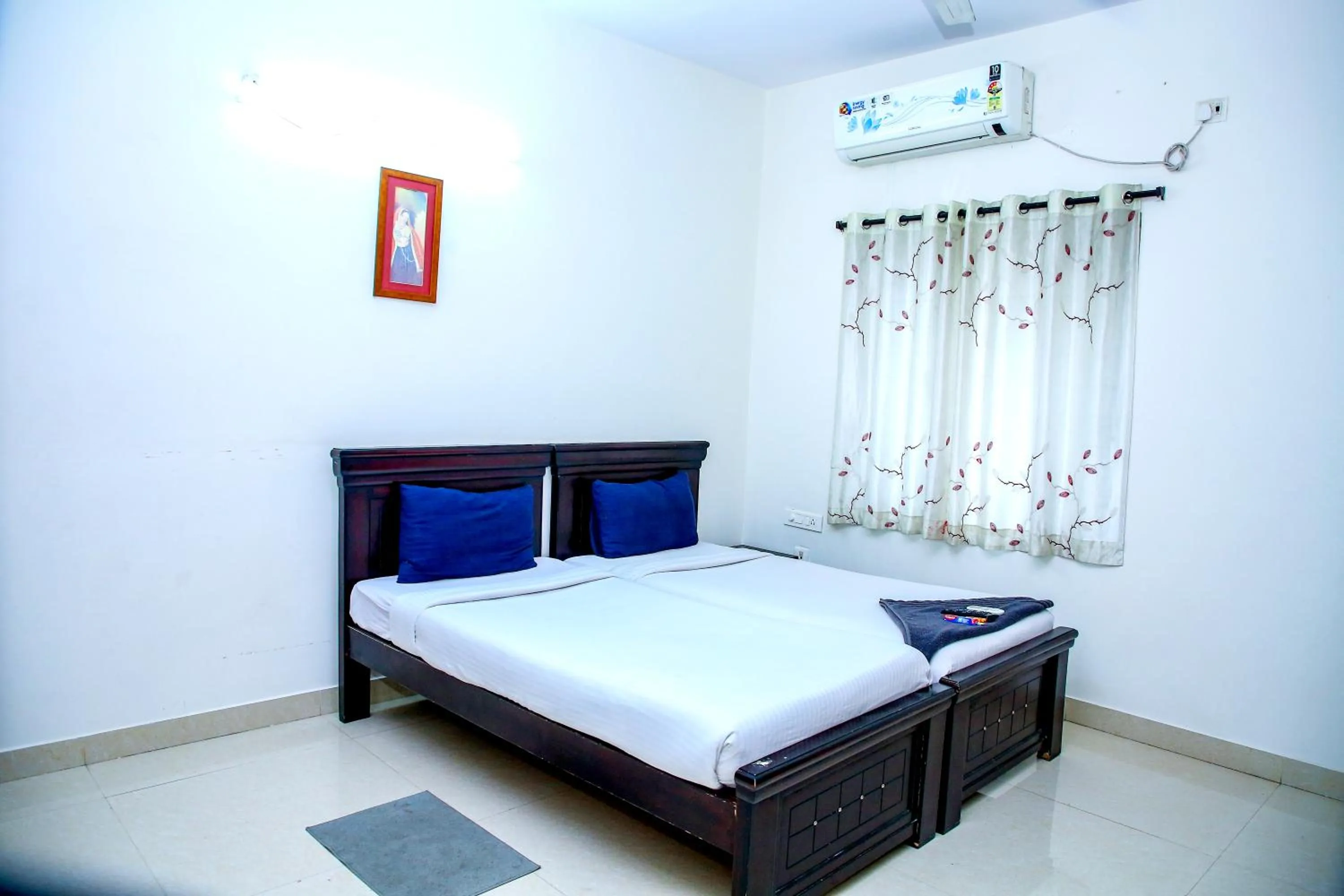Bed in Sri Ramanjaneya Nilayam