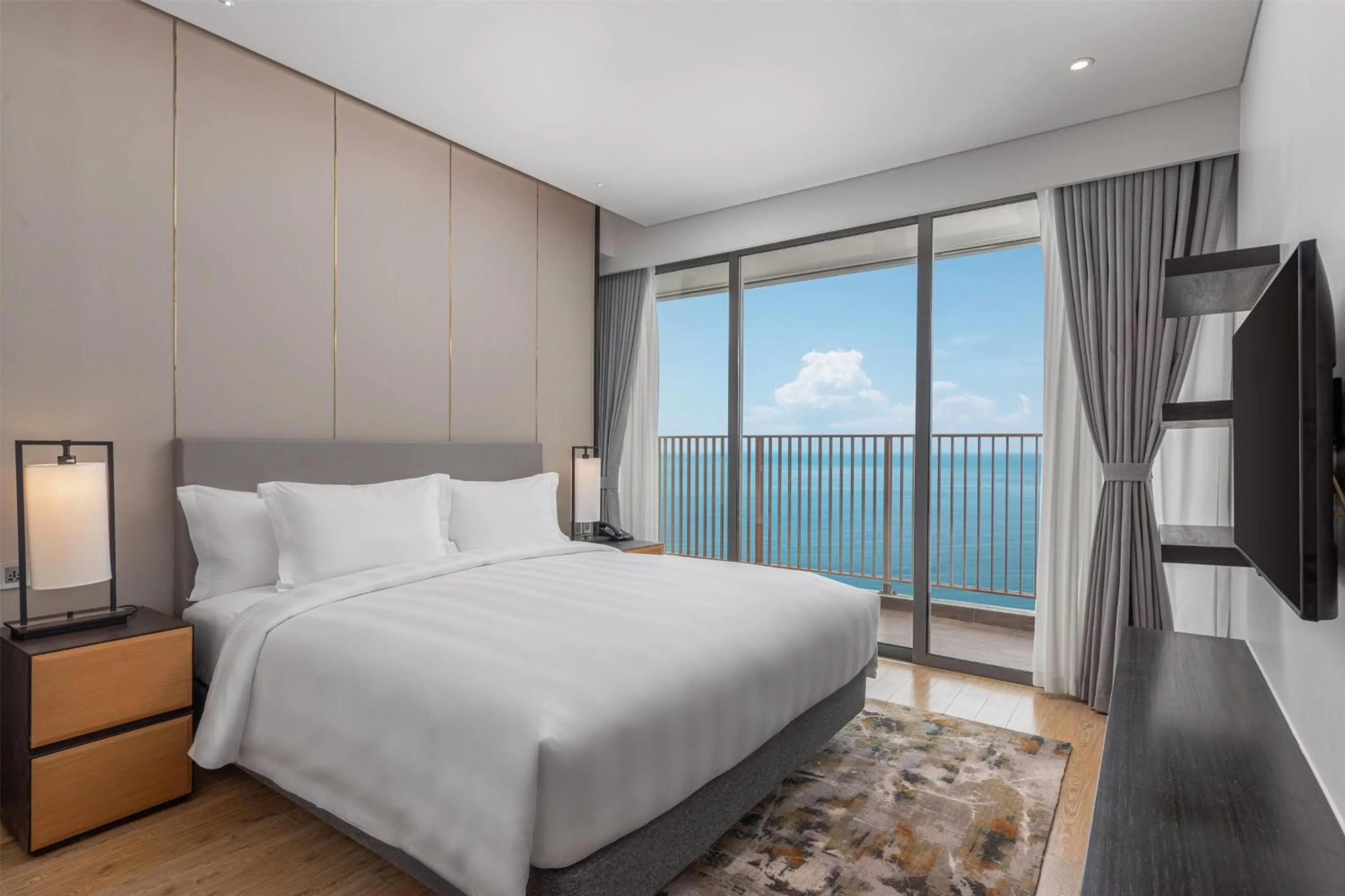 Photo of the whole room, Bed in Wyndham Soleil Danang - Free Two ways Airport Transport