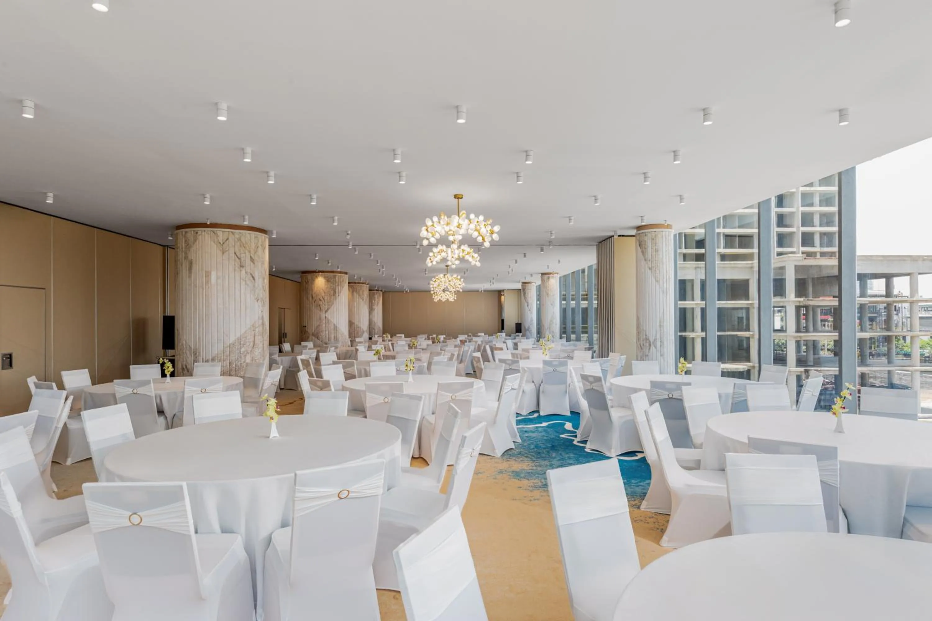 Day in Wyndham Soleil Danang - Free Schedule Airport Shuttle