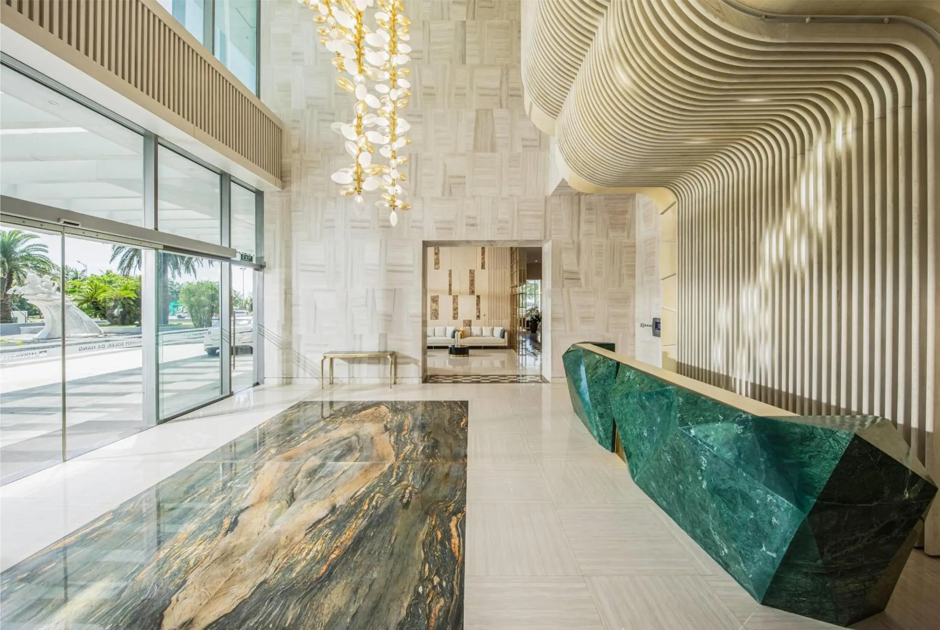 Wyndham Soleil Danang - Free Schedule Airport Shuttle Wyndham Soleil Danang - Free Schedule Airport Shuttle