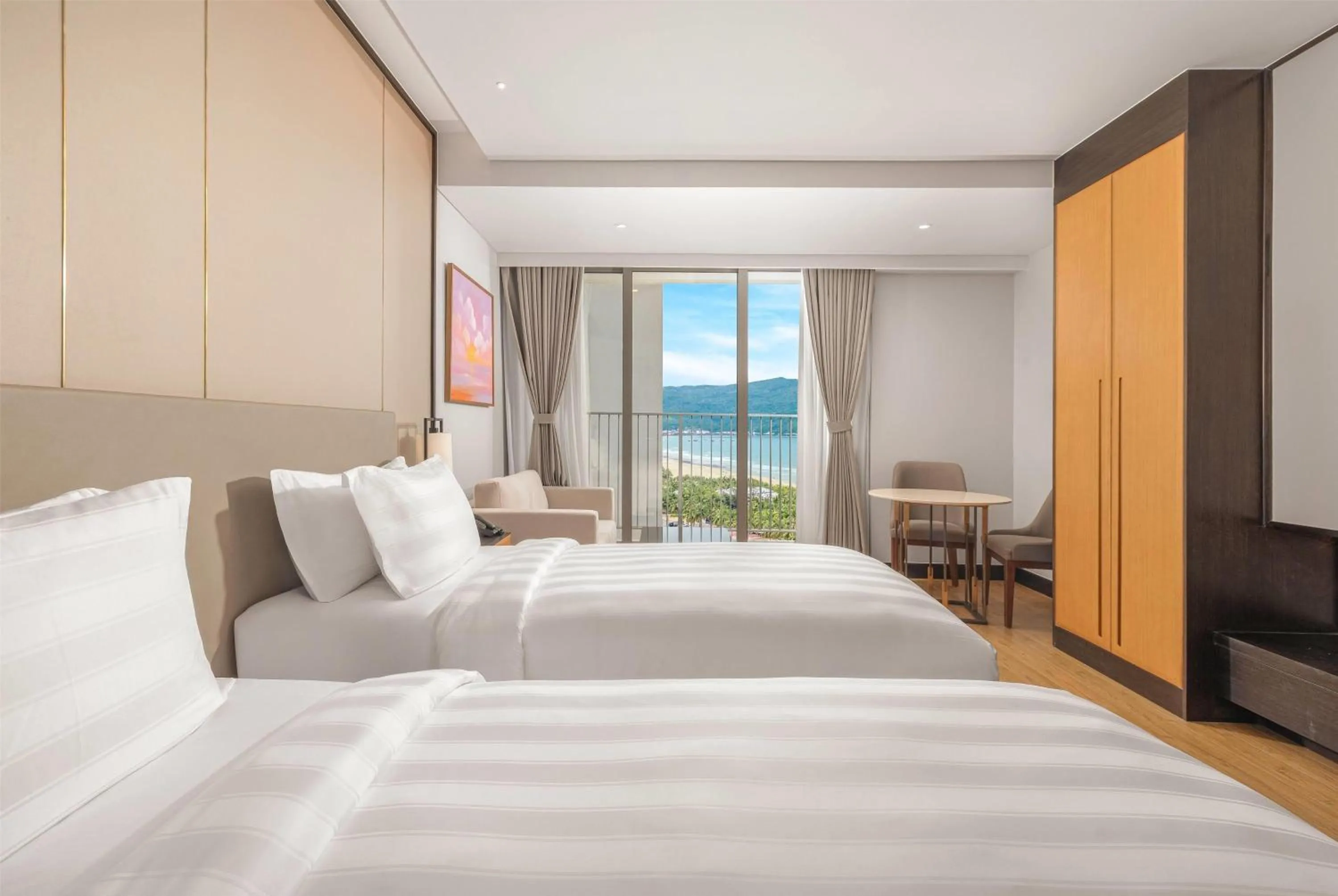 Bed in Wyndham Soleil Danang - Free Two ways Airport Transport