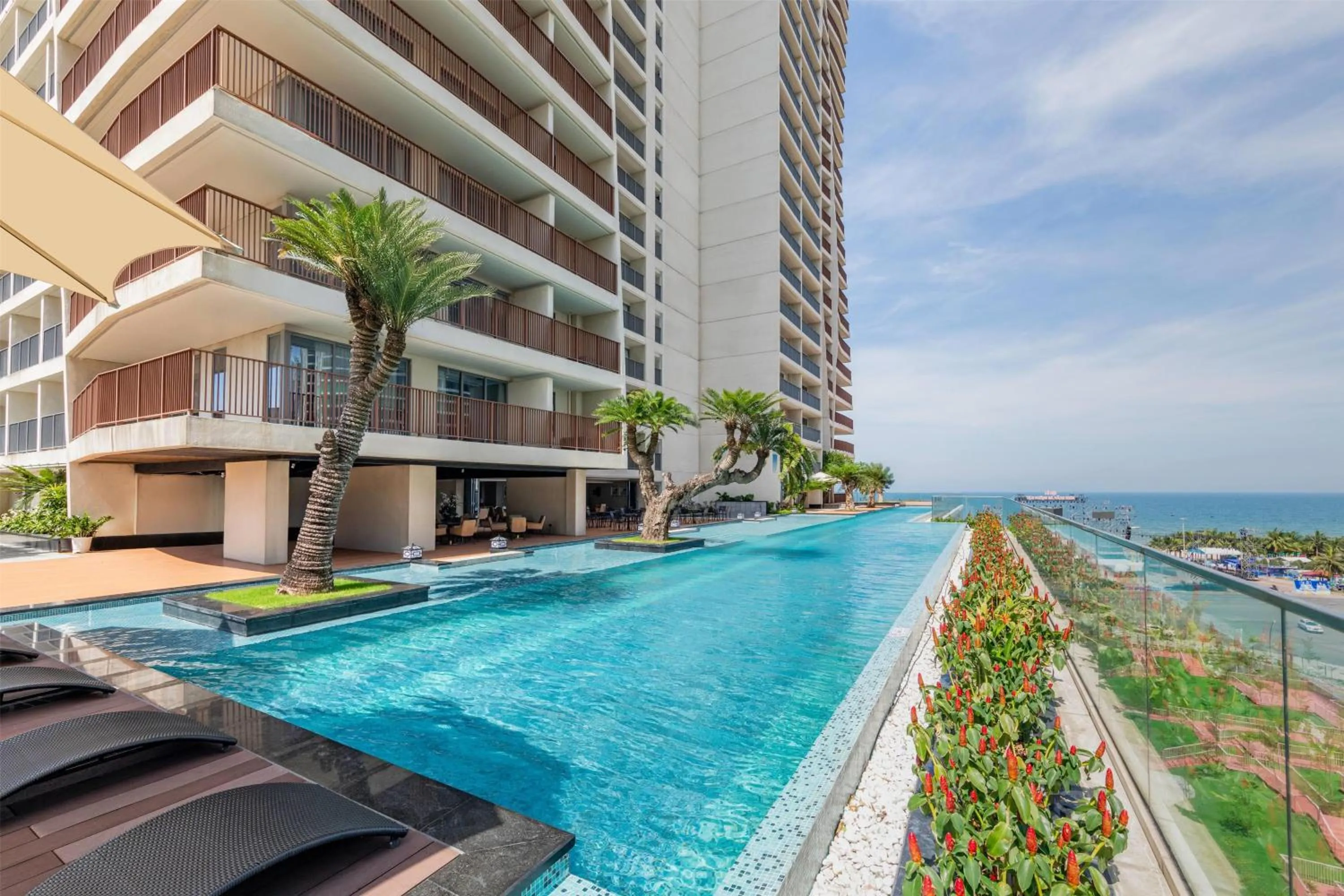 Pool view in Wyndham Soleil Danang - Free Schedule Airport Shuttle