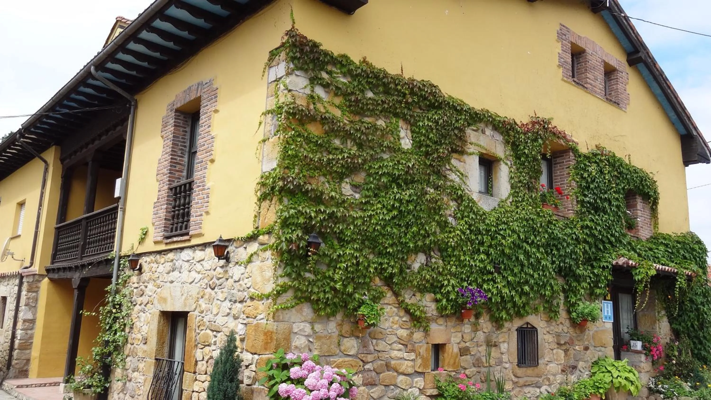 Facade/entrance in Hotel Intriago I & II