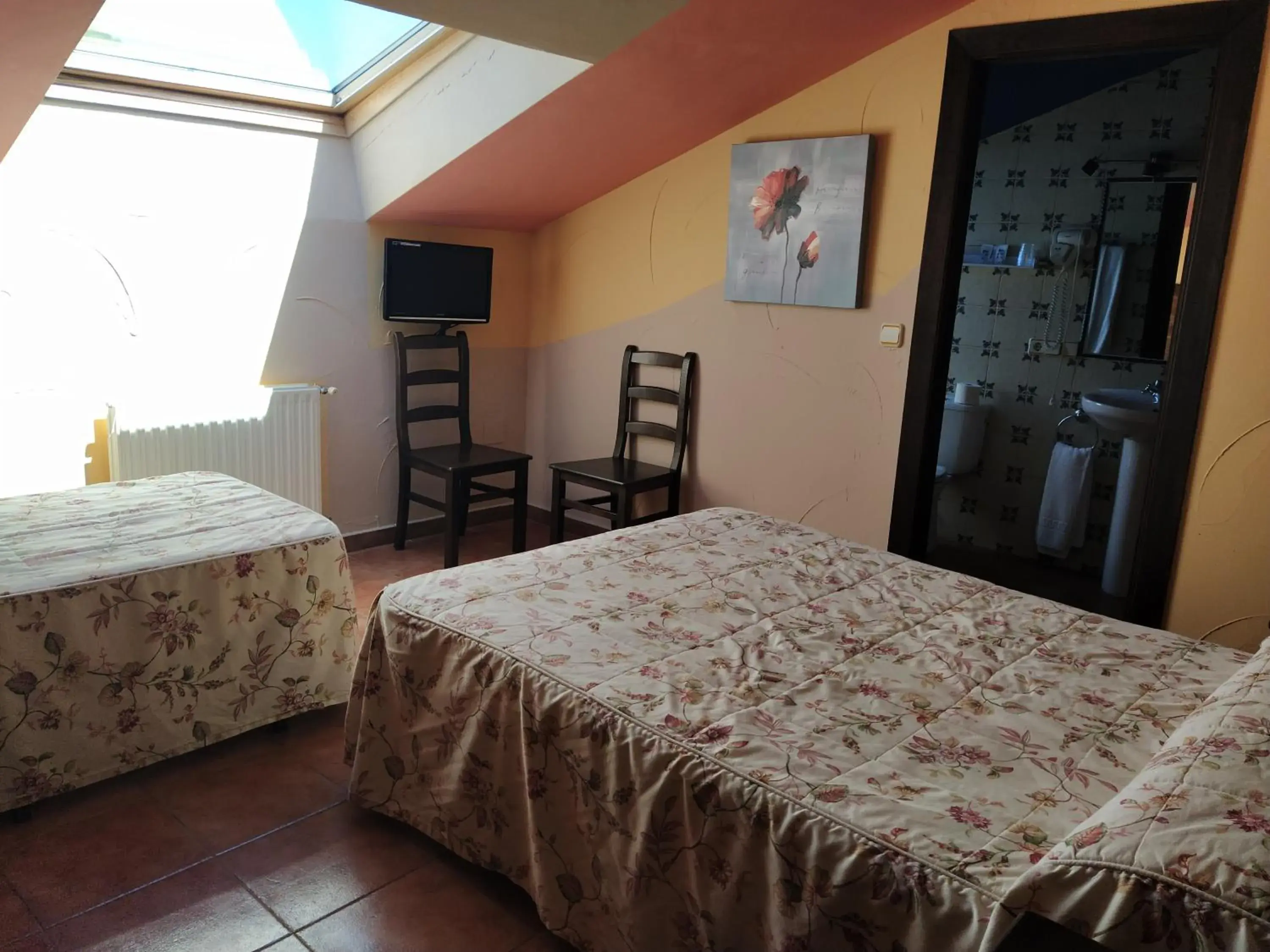 Double Room with Extra Bed in Hotel Intriago I & II Double Room with Extra Bed in Hotel Intriago I & II