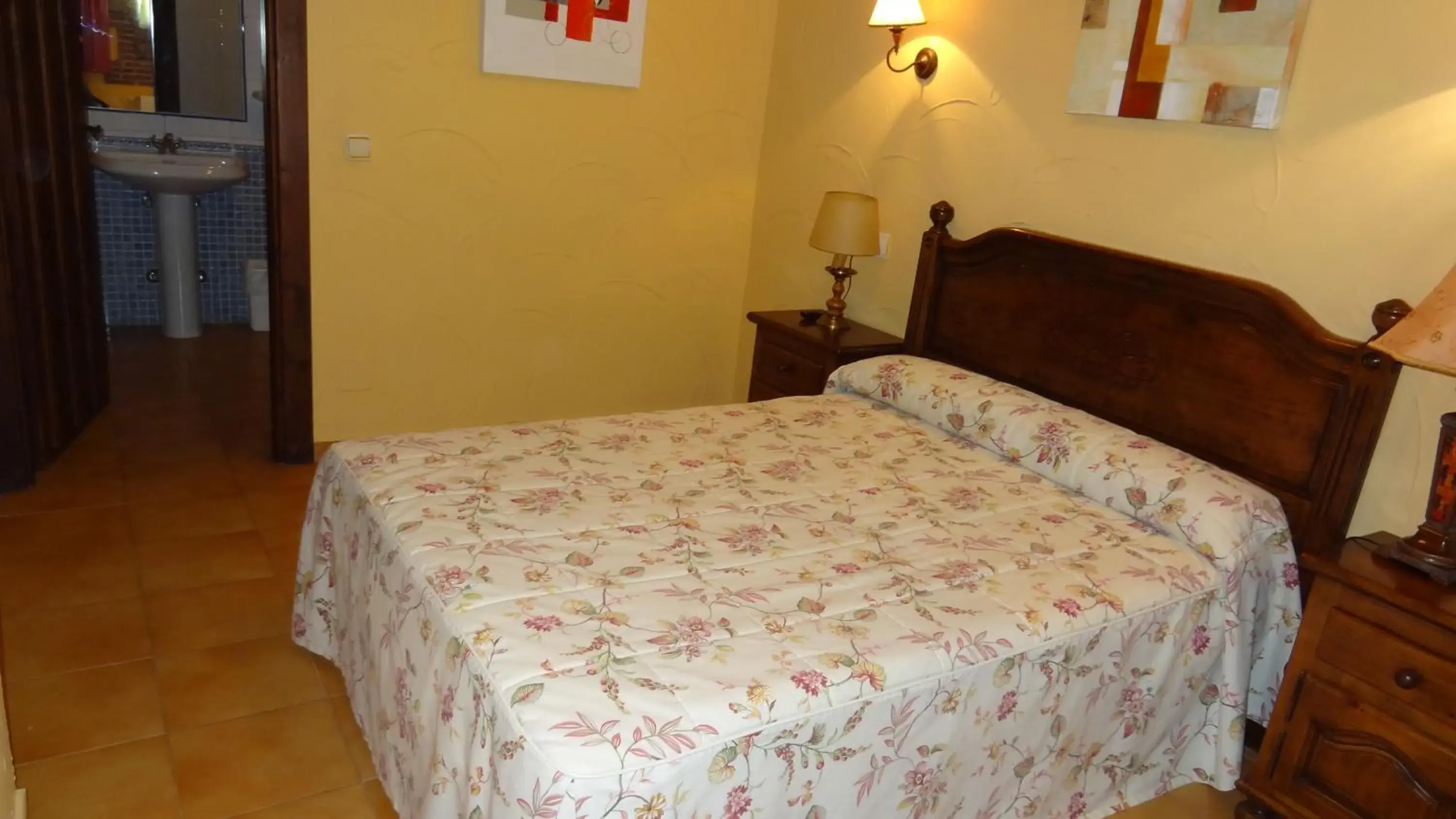 Standard Double or Twin Room in Hotel Intriago I & II Standard Double or Twin Room in Hotel Intriago I & II