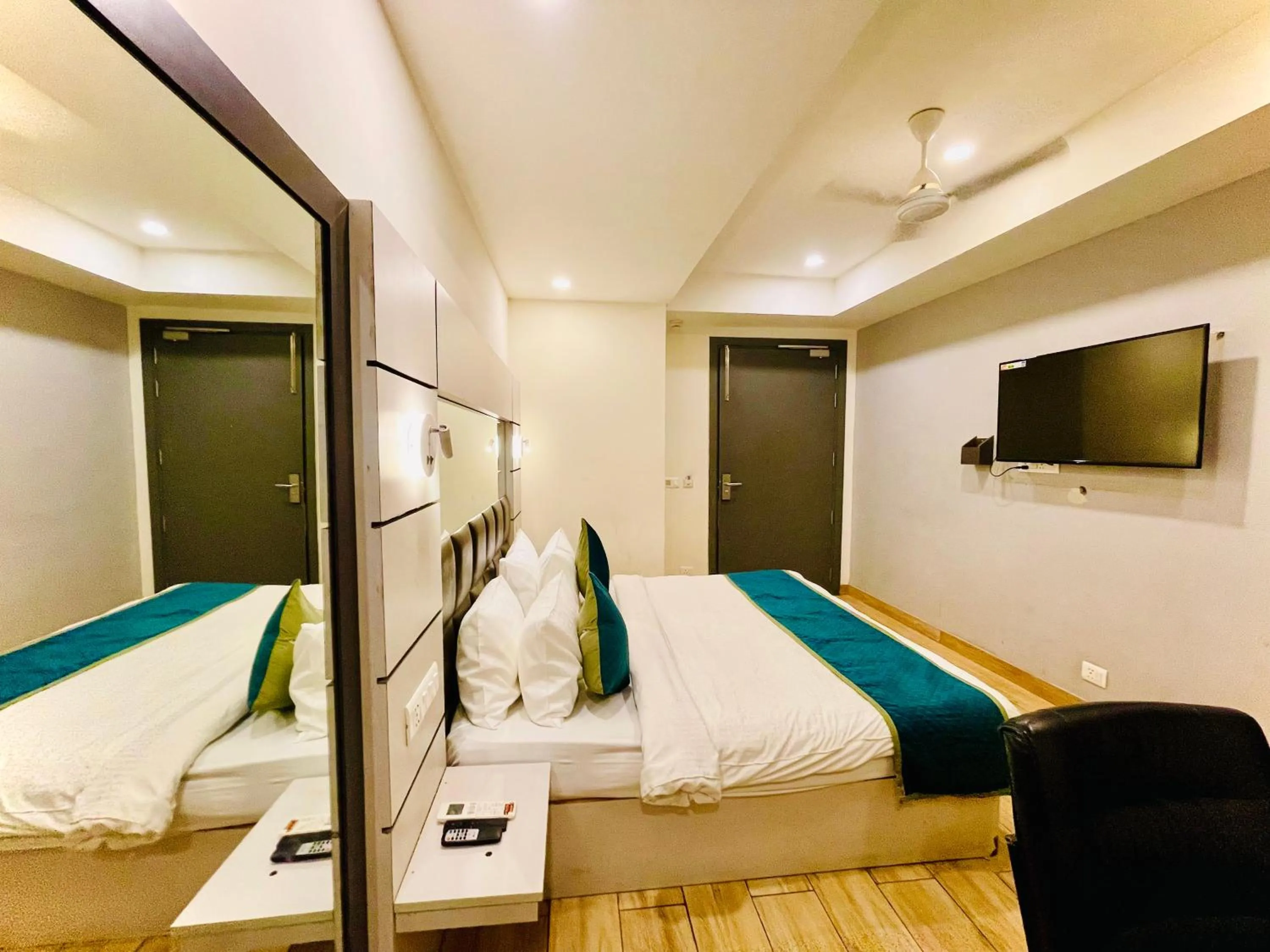 Communal lounge/ TV room, Bed in Hotel Royal Saffron by Majesta Stays