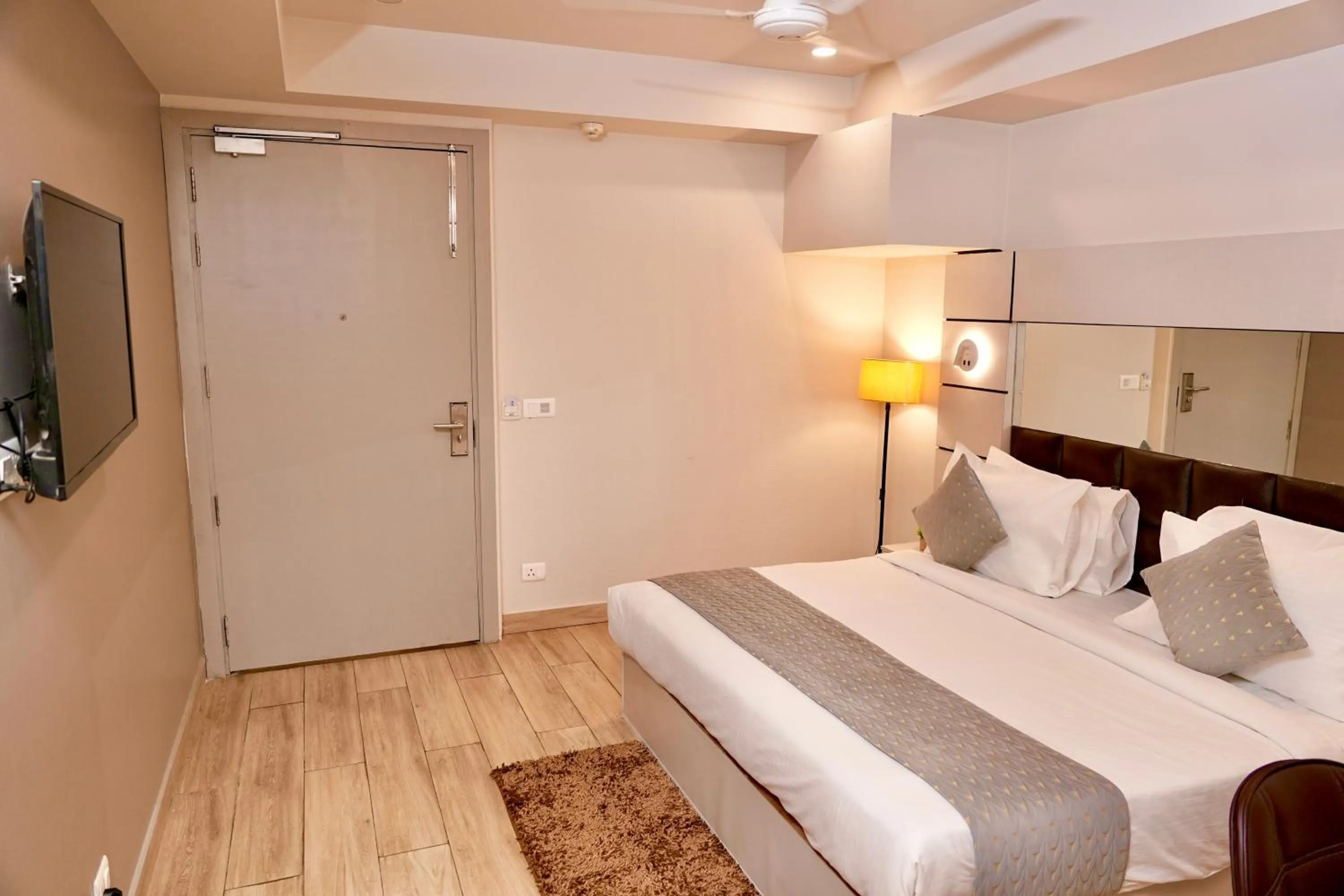 Communal lounge/ TV room, Bed in Hotel Royal Saffron by Majesta Stays