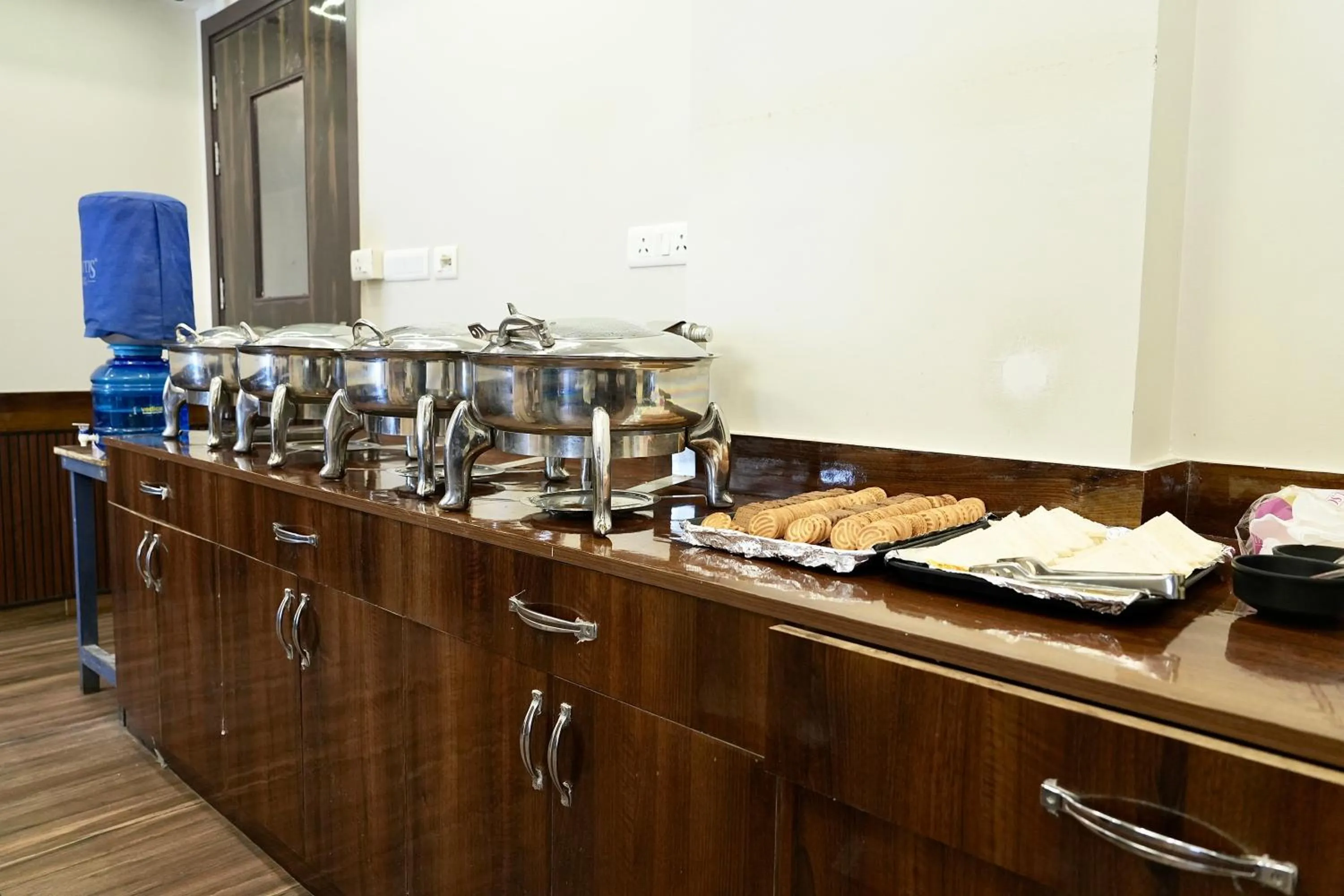 Restaurant/places to eat in Hotel Royal Saffron by Majesta Stays