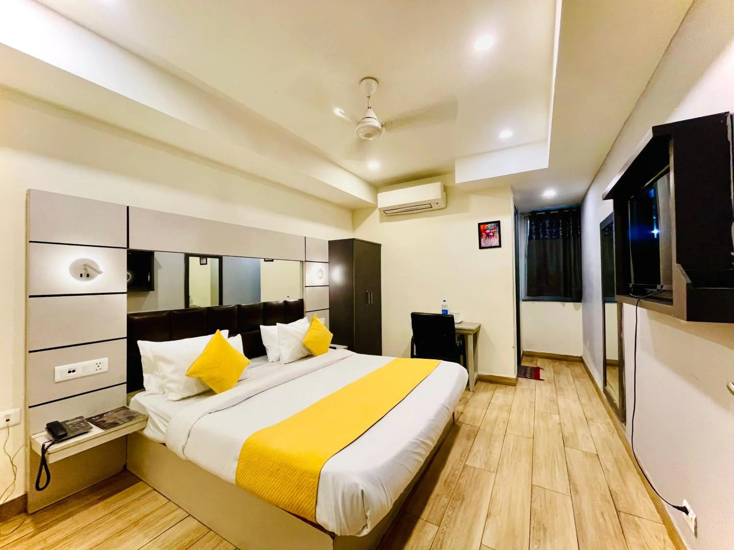 Double Room in Hotel Royal Saffron by Majesta Stays Double Room in Hotel Royal Saffron by Majesta Stays