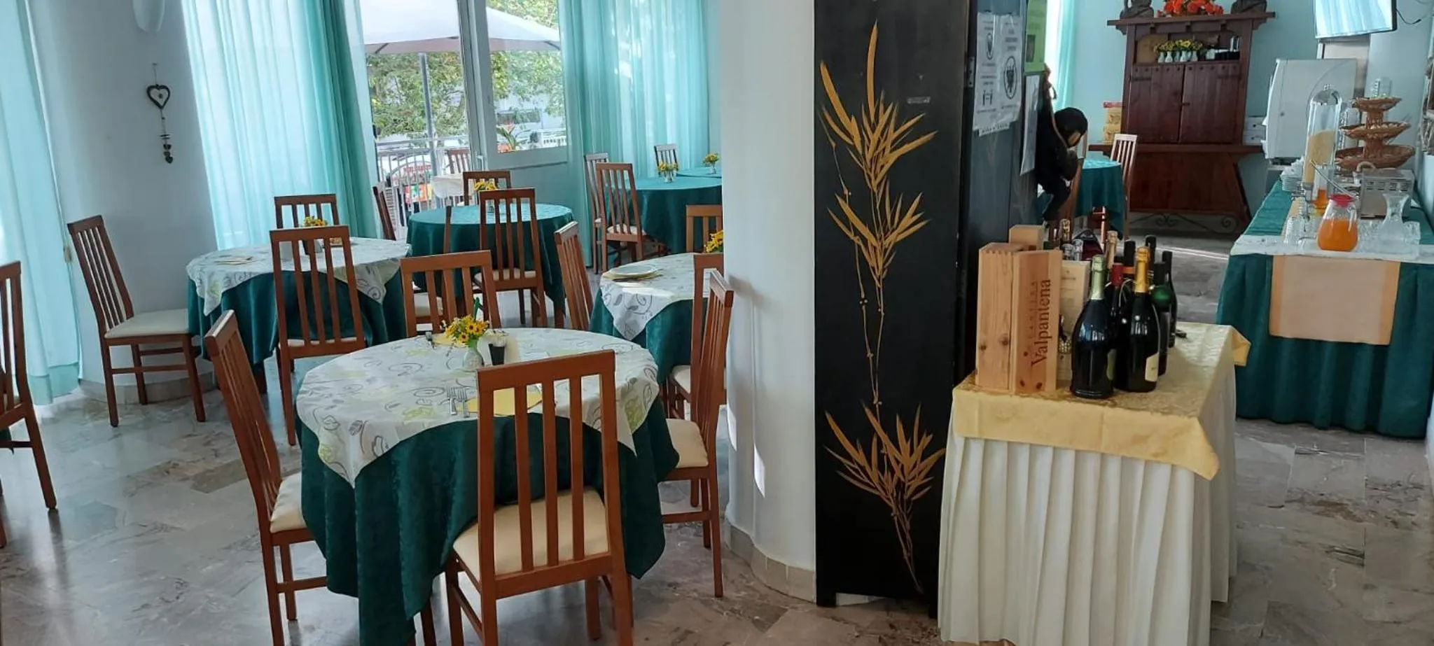 Restaurant/places to eat in Hotel Santini