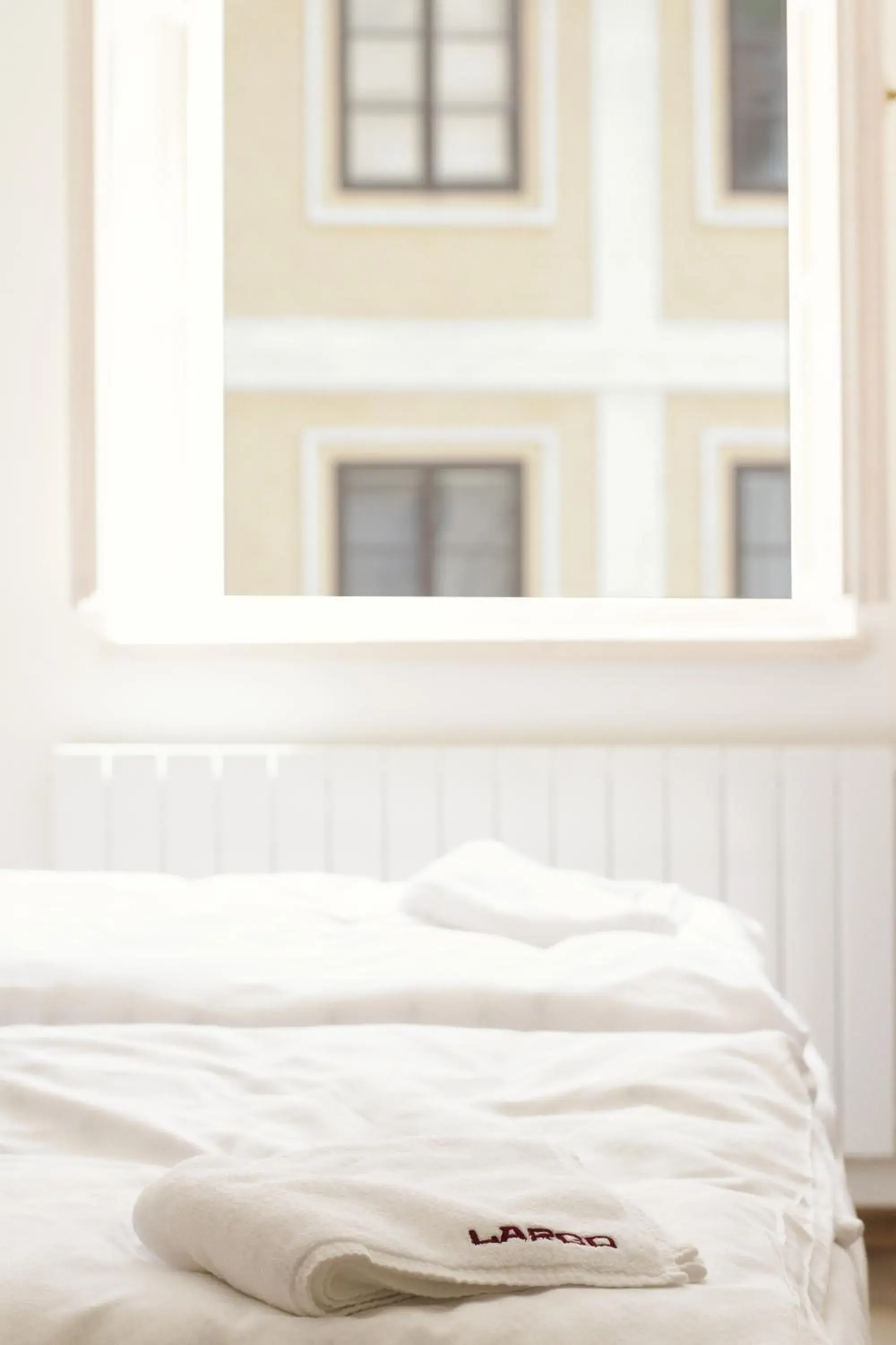 Day, Bed in Largo Day, Bed in Largo