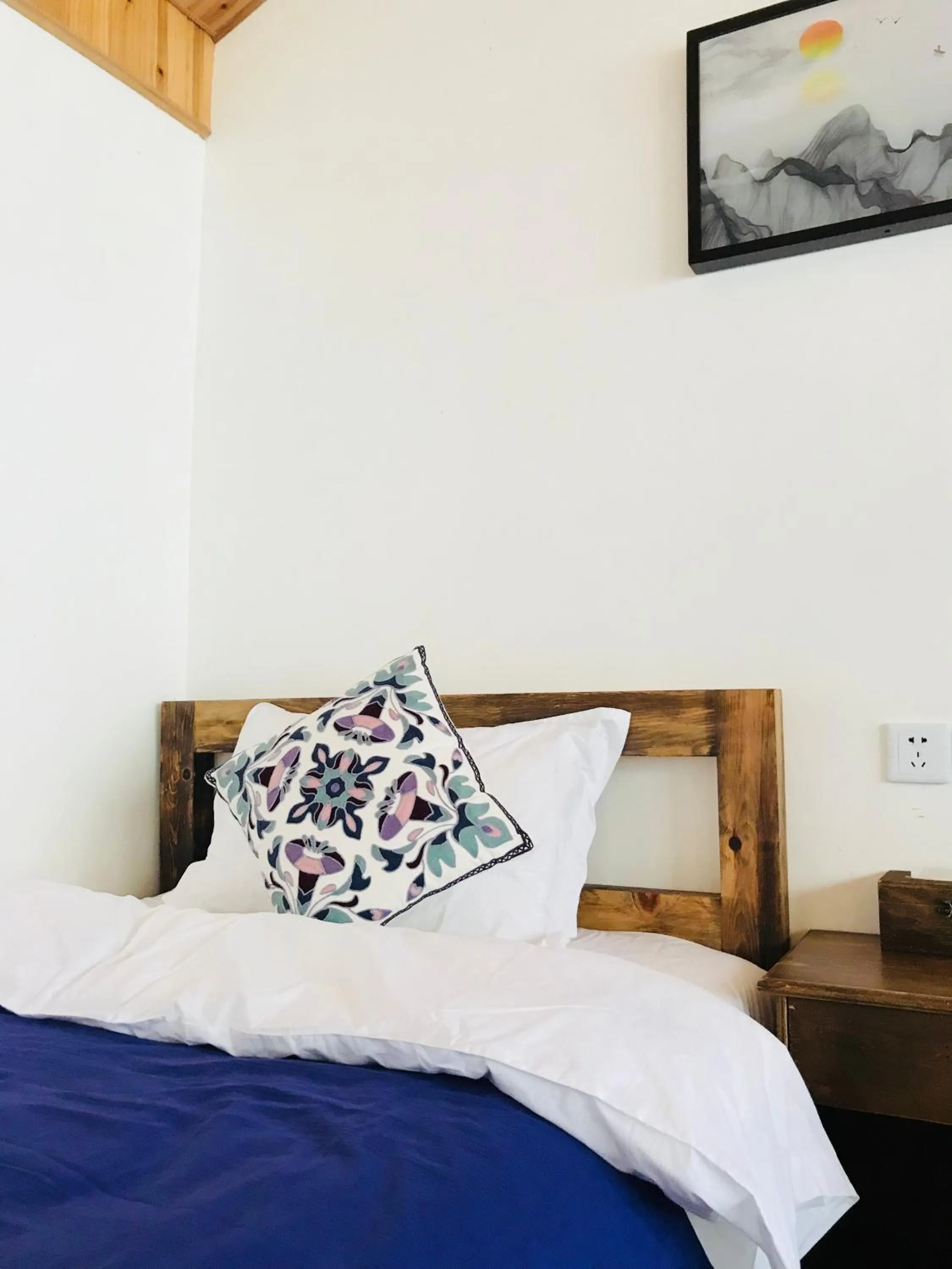 Bed in Tourist Courtyard Hotel