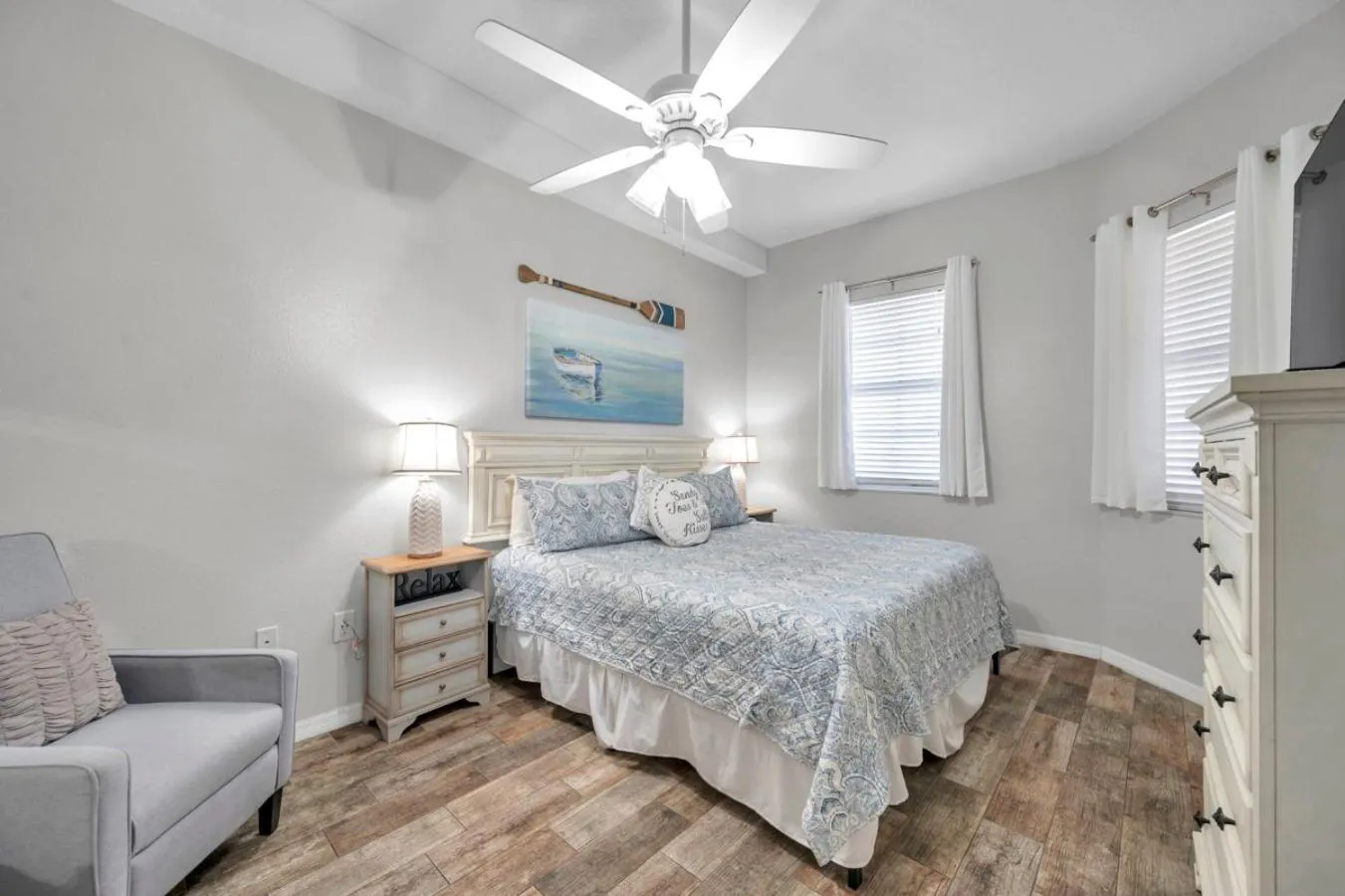 Bed in Harborview Grande Unit 207