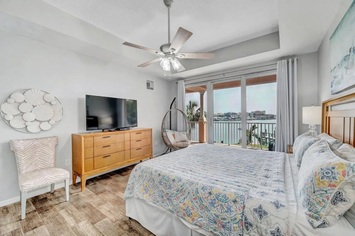 Bed in Harborview Grande Unit 207