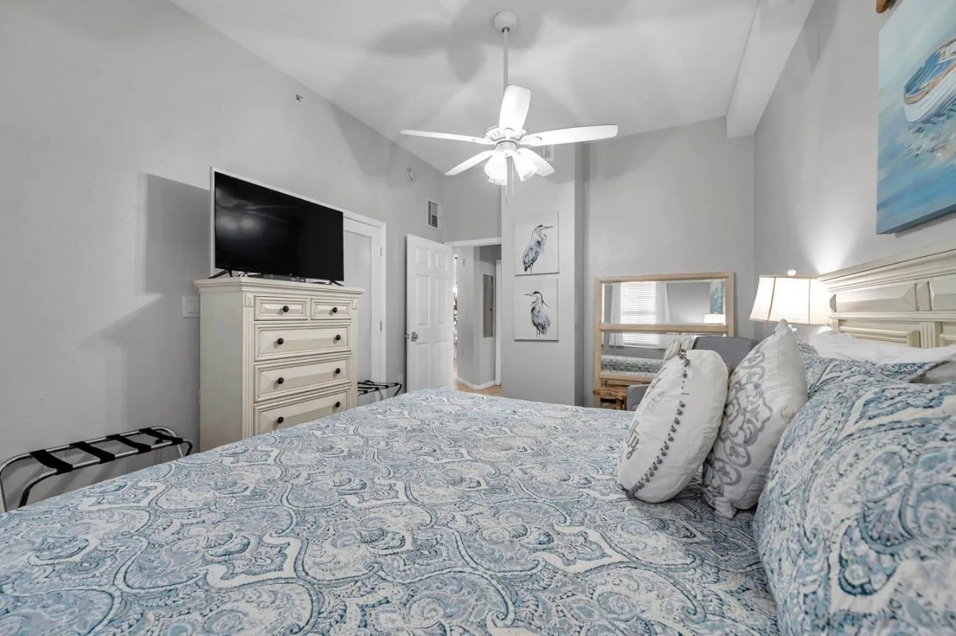 Bed in Harborview Grande Unit 207