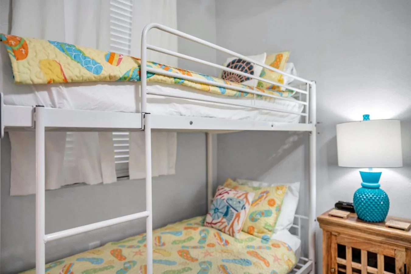 Bed in Harborview Grande Unit 207
