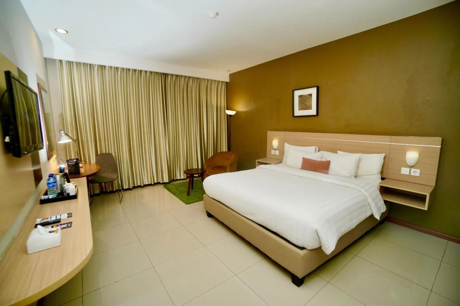 Bed in De Laxston Hotel Yogyakarta, Azana Hotels Collection