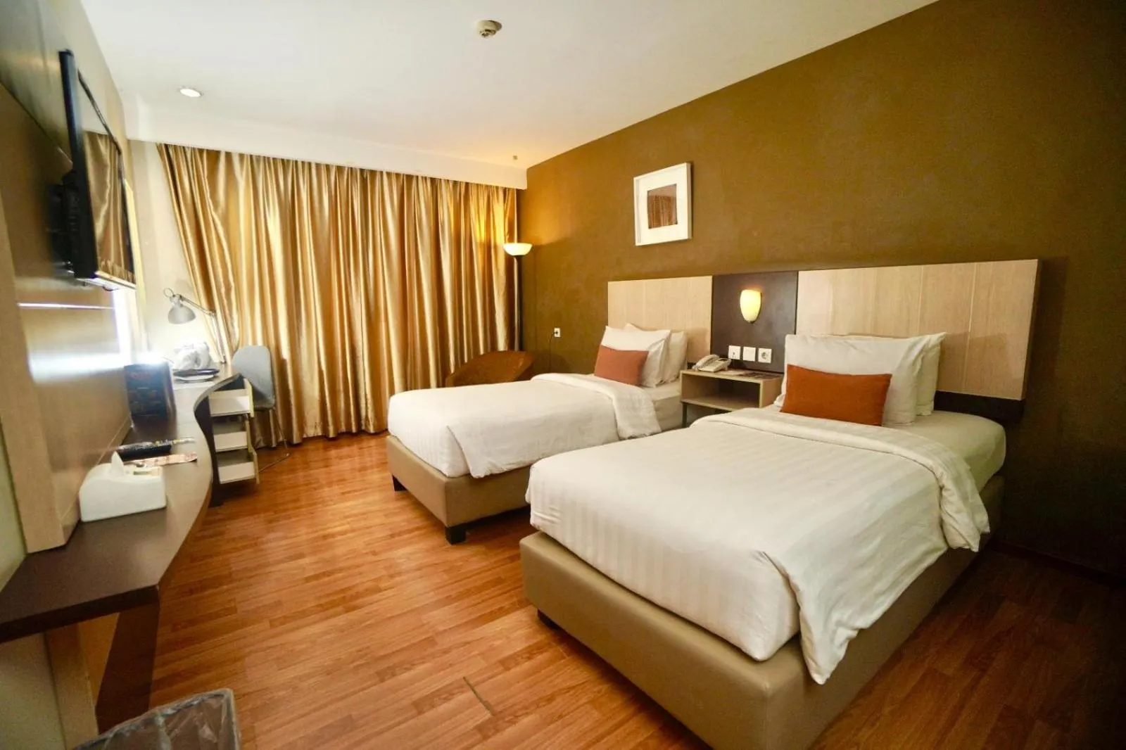 Bed in De Laxston Hotel Yogyakarta, Azana Hotels Collection