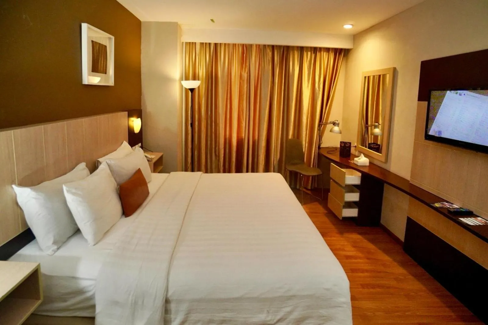Bed in De Laxston Hotel Yogyakarta, Azana Hotels Collection