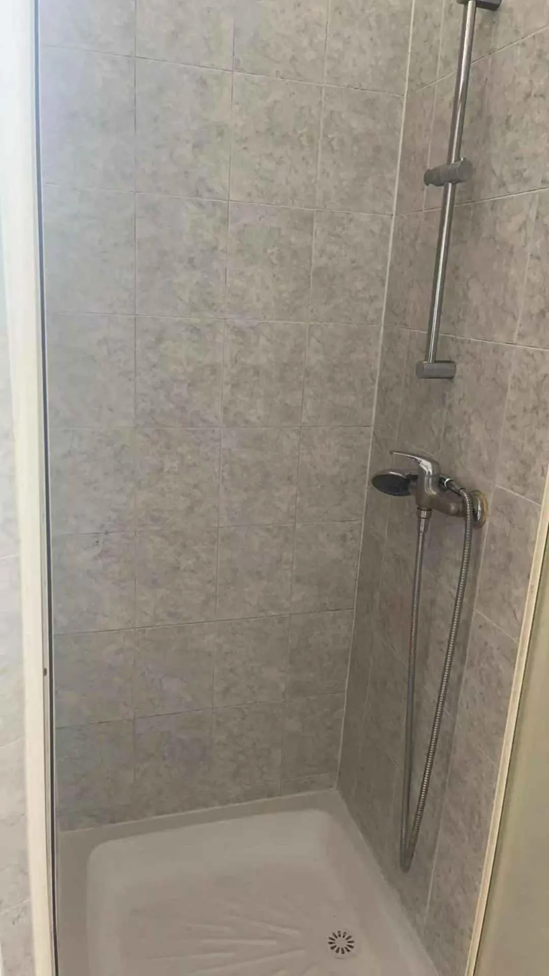 Shower in Votre Maison Lointaine