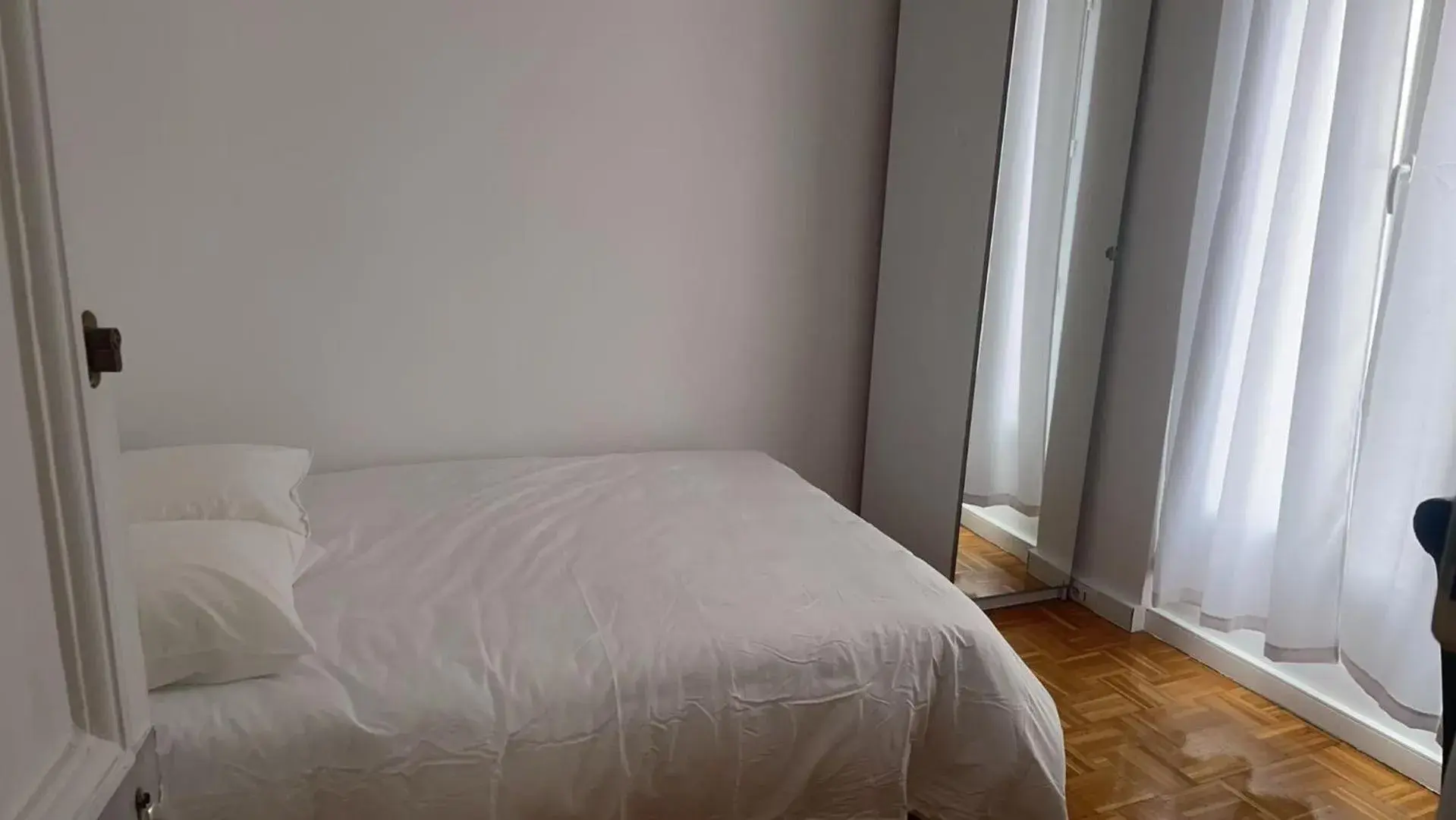 Double Room in Votre Maison Lointaine Double Room in Votre Maison Lointaine