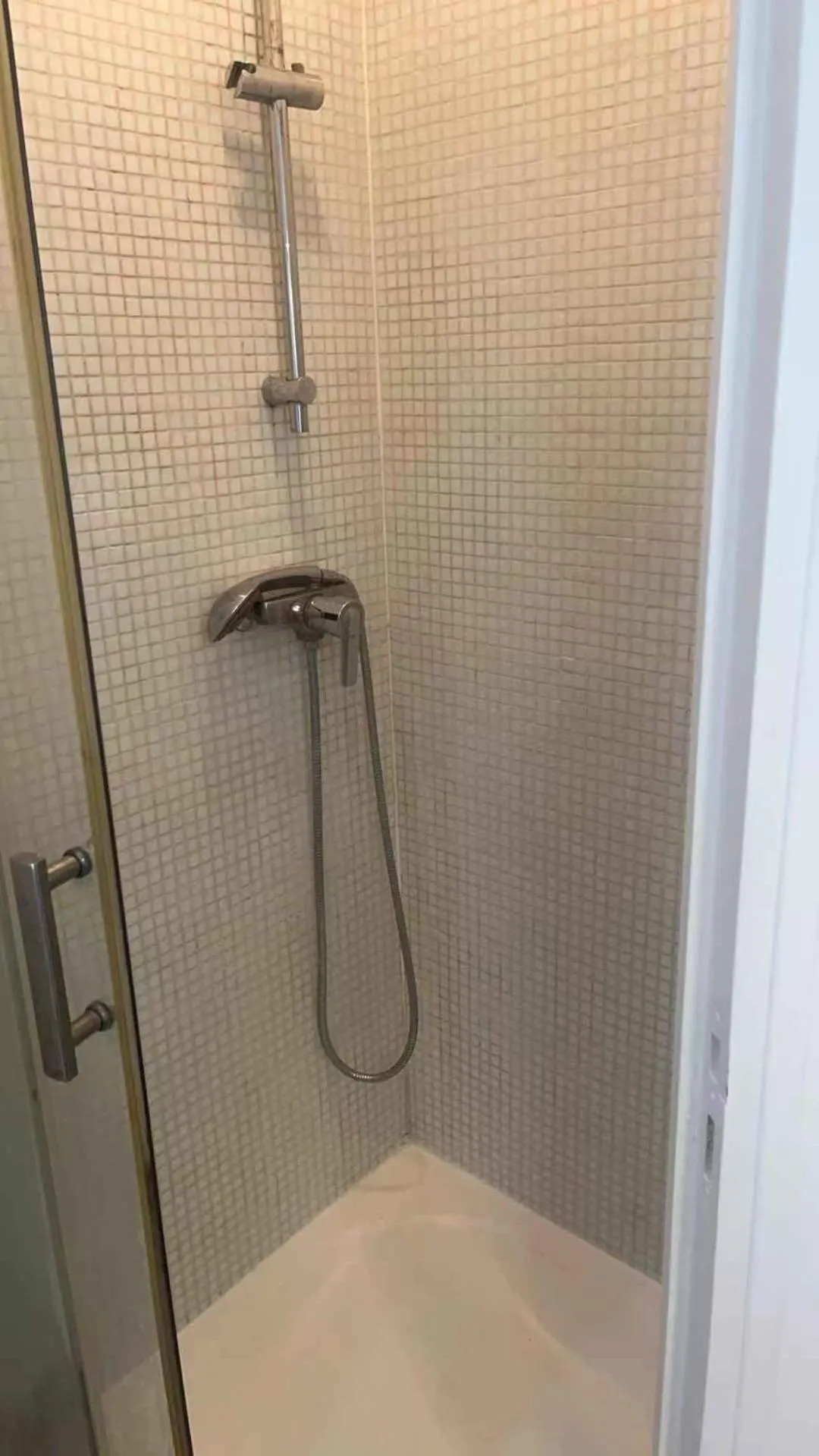 Shower in Votre Maison Lointaine